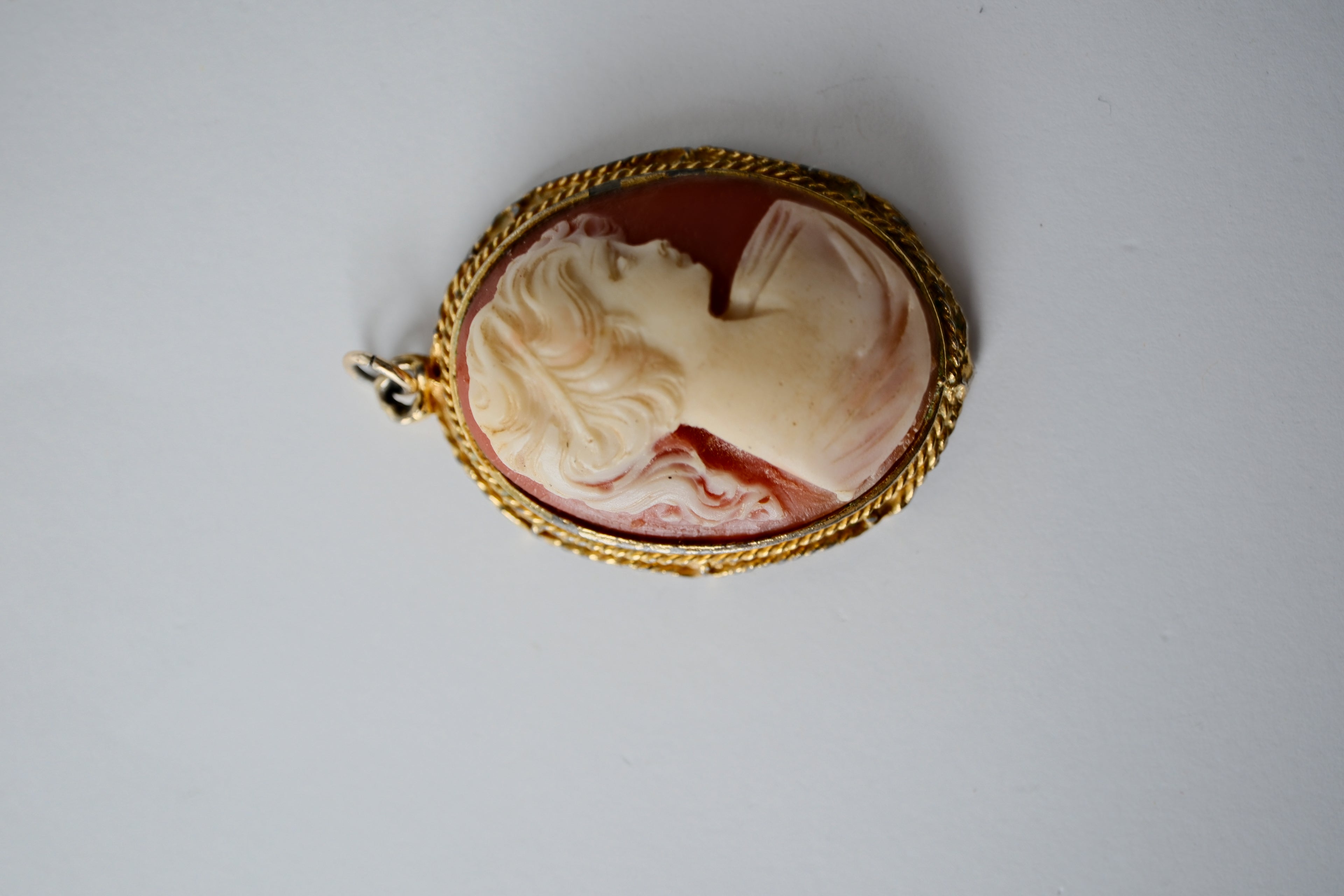 Vintage Cameo 1950s Hollywood Pendant