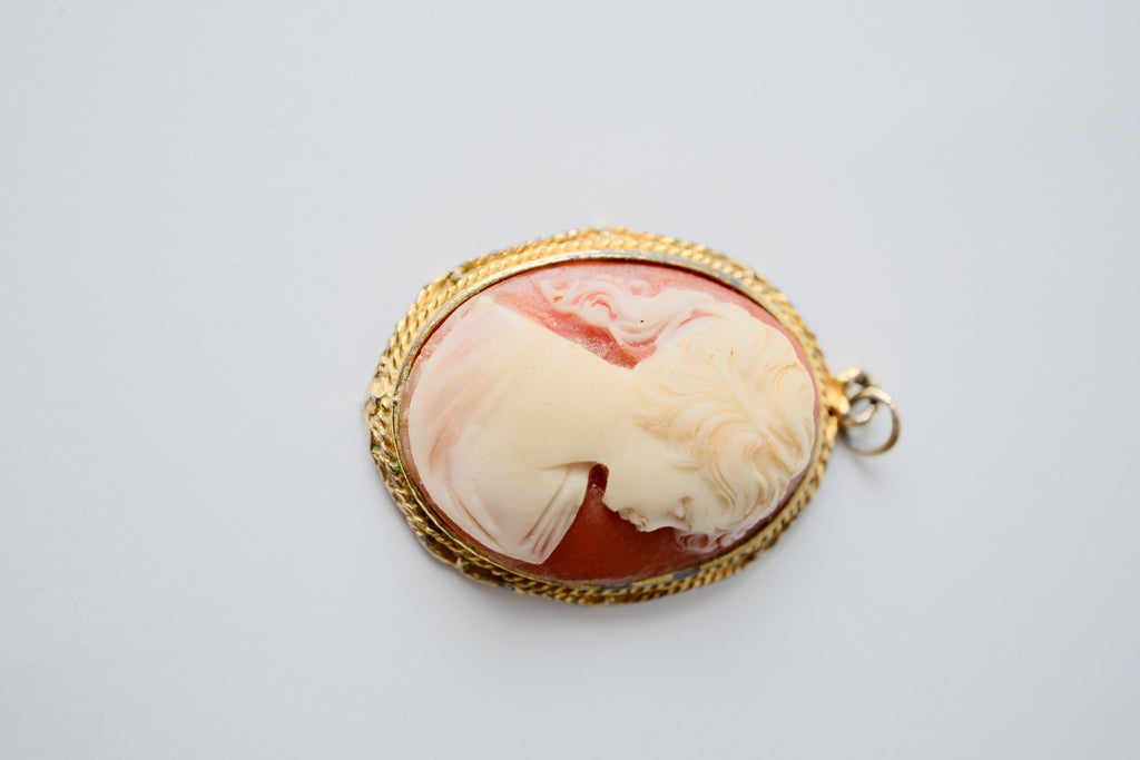 Vintage Cameo 1950s Hollywood Pendant