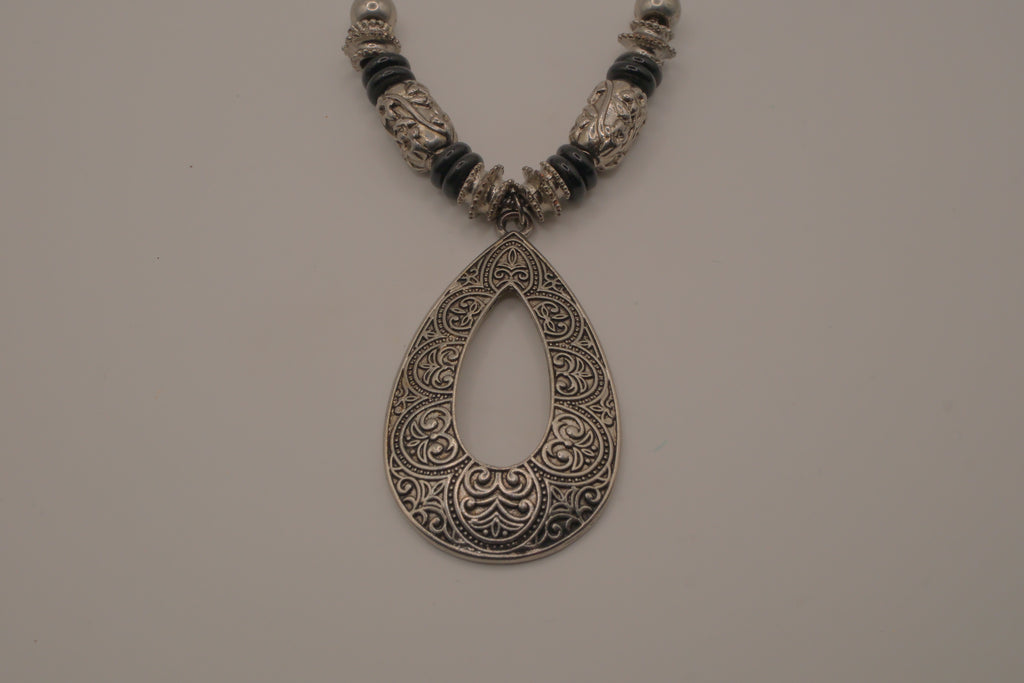 Vintage openwork filigree teardrop pendant necklace