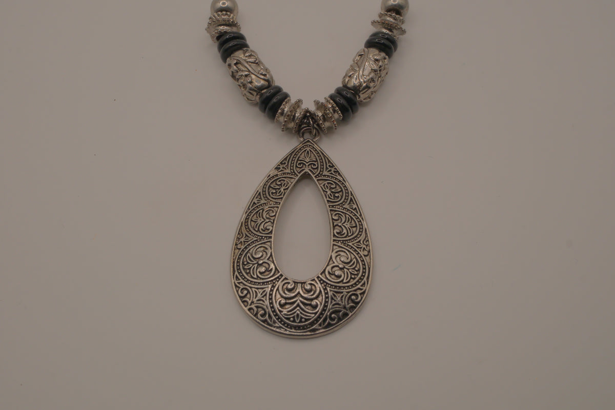 Vintage openwork filigree teardrop pendant necklace