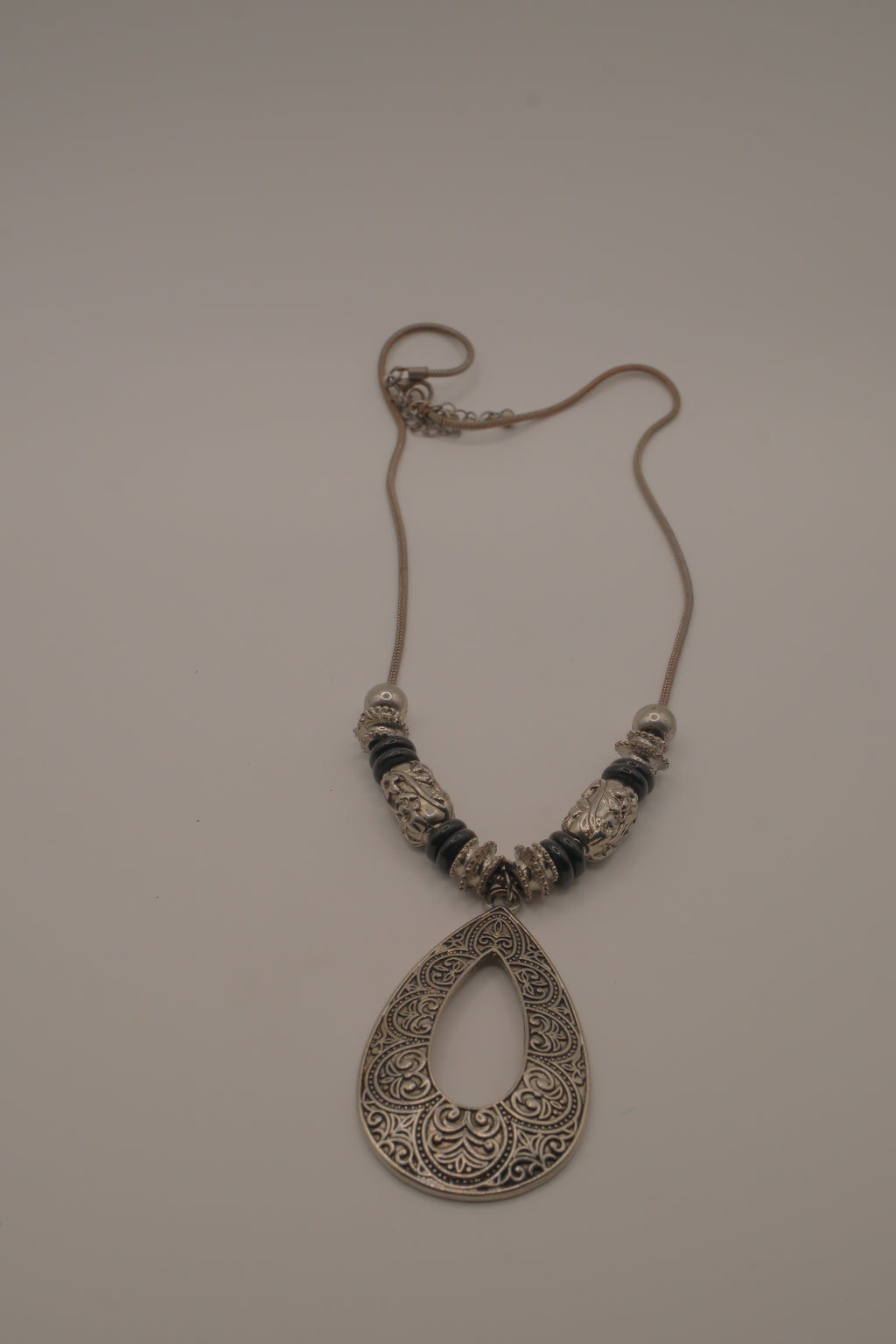 Vintage openwork filigree teardrop pendant necklace