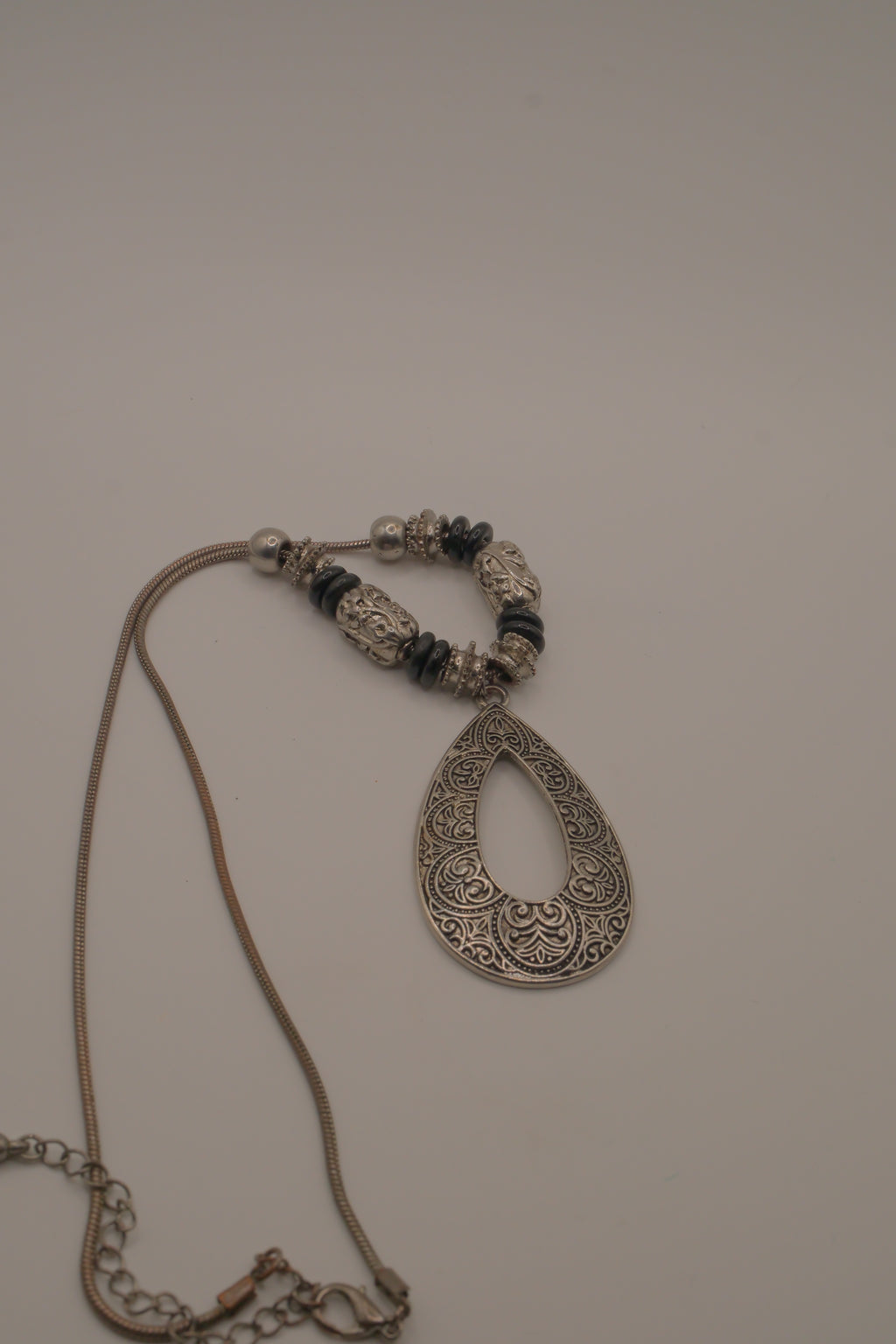 Vintage openwork filigree teardrop pendant necklace