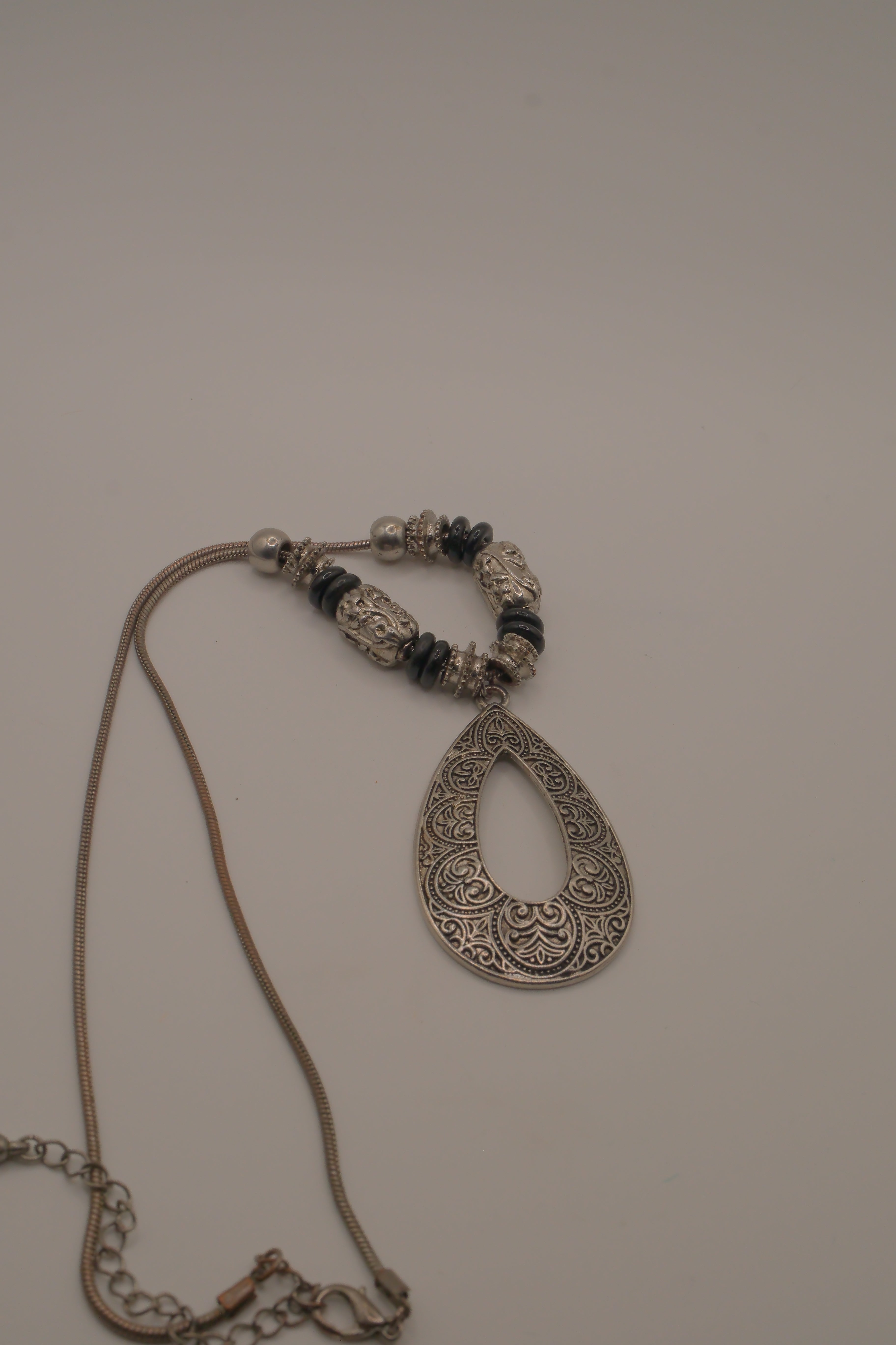 Vintage openwork filigree teardrop pendant necklace