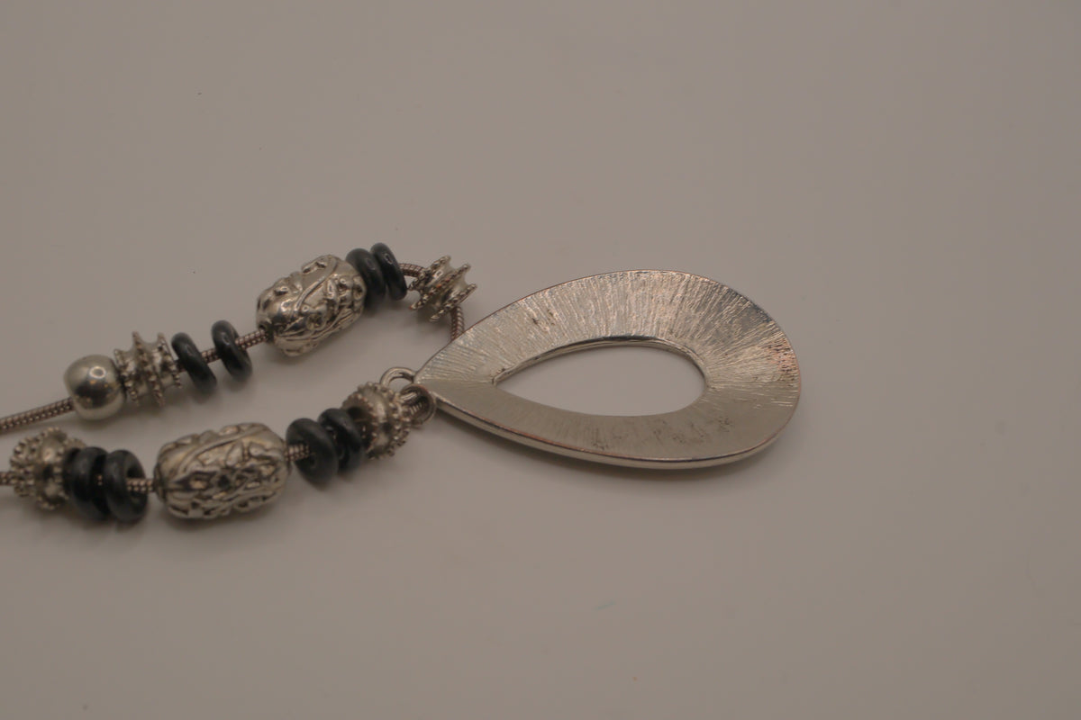 Vintage openwork filigree teardrop pendant necklace