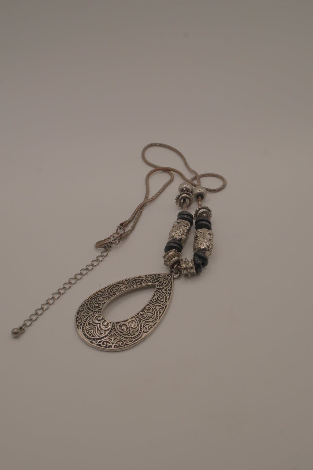 Vintage openwork filigree teardrop pendant necklace