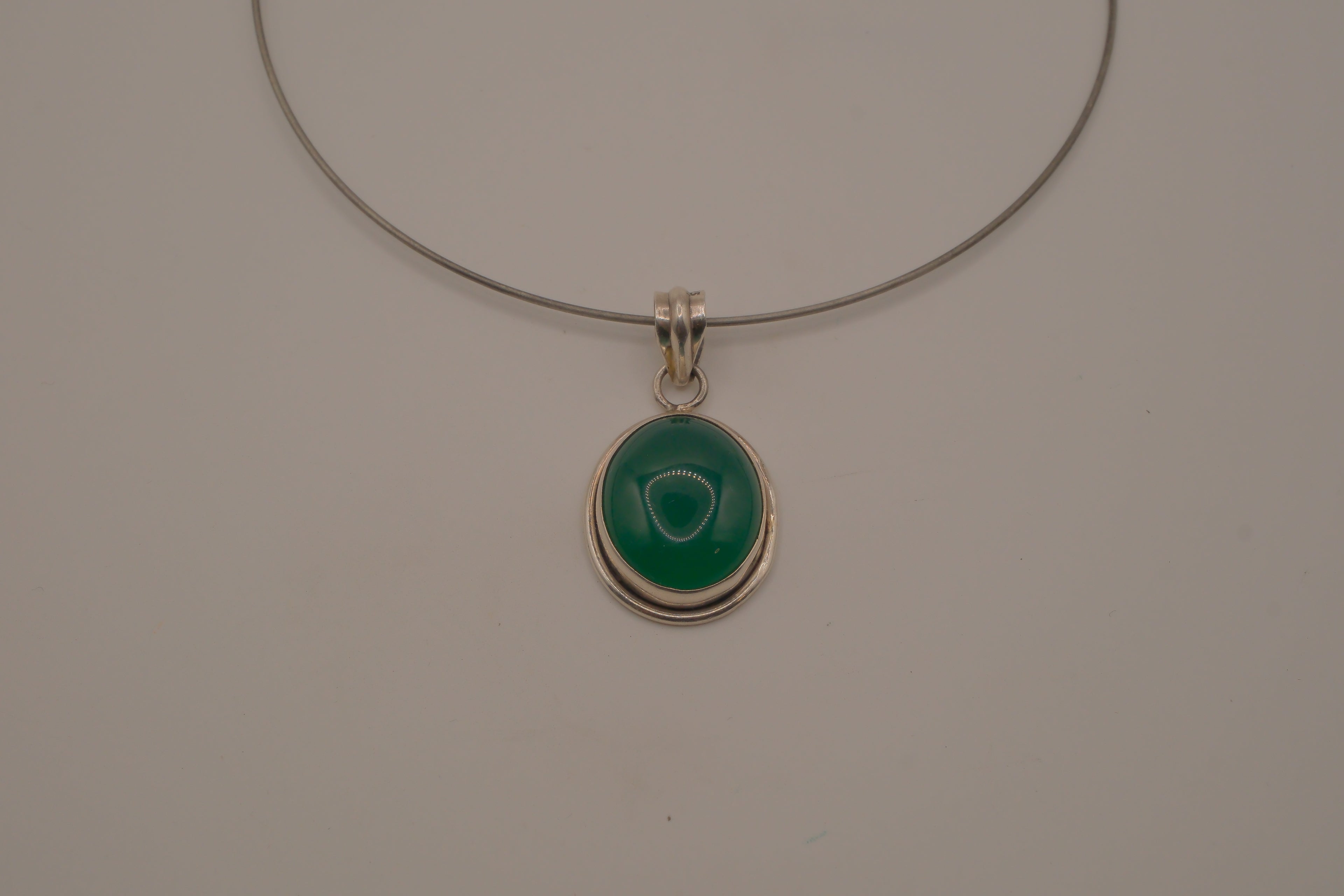 Sterling silver Oval green onyx pendant on silver-tone wire choker