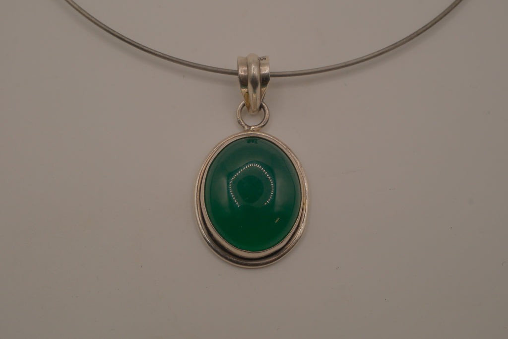 Sterling silver Oval green onyx pendant on silver-tone wire choker