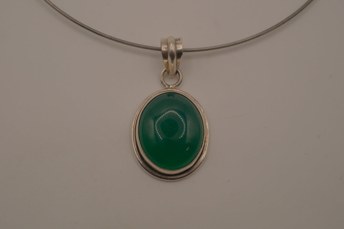 Sterling silver Oval green onyx pendant on silver-tone wire choker