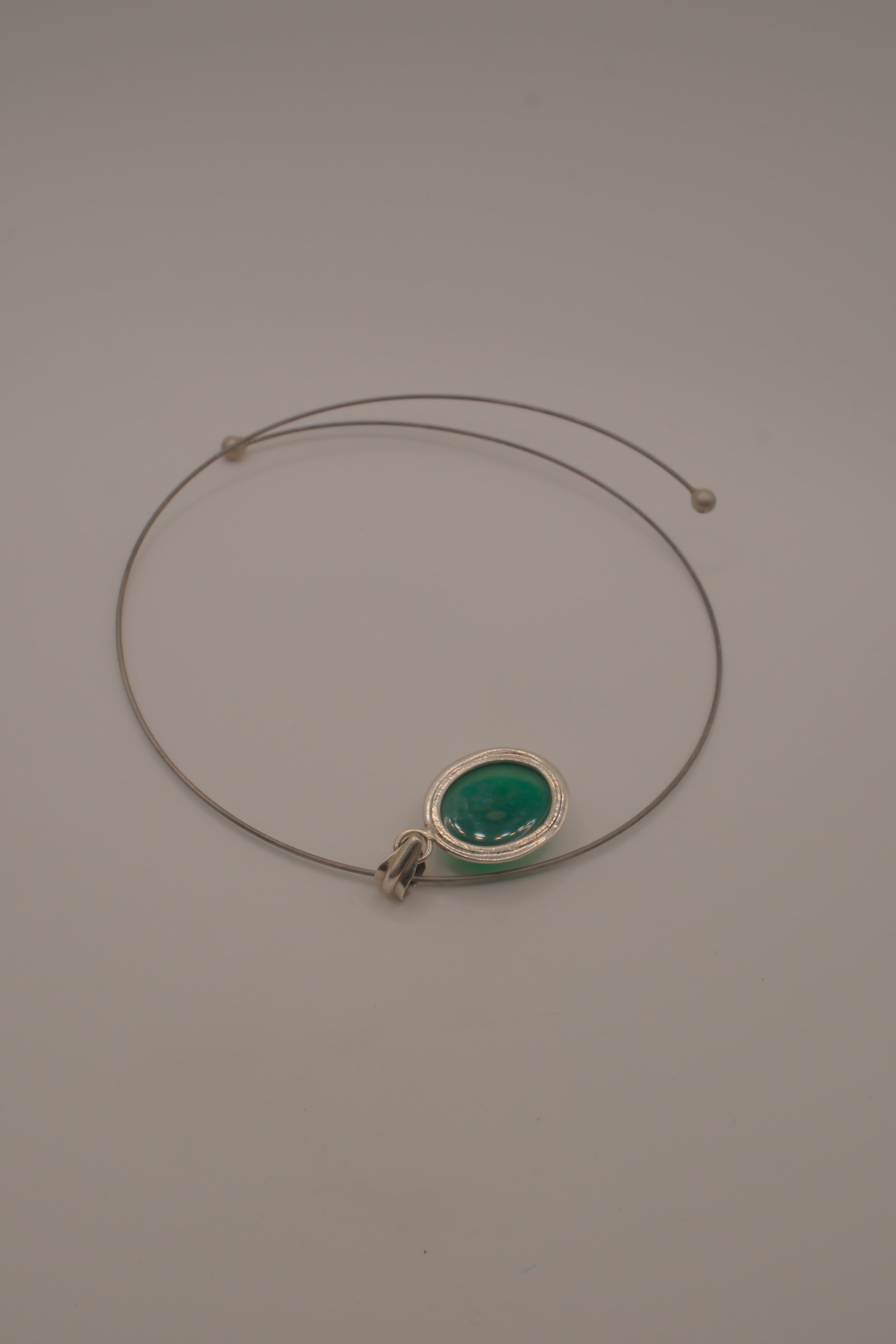 Sterling silver Oval green onyx pendant on silver-tone wire choker