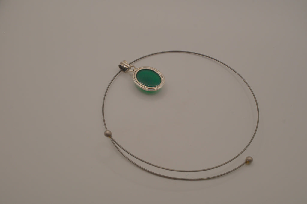 Sterling silver Oval green onyx pendant on silver-tone wire choker