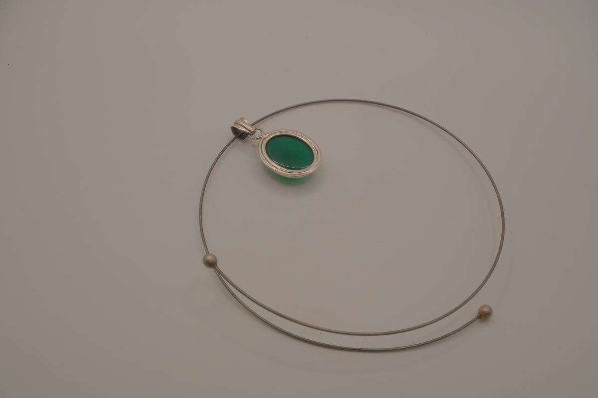 Sterling silver Oval green onyx pendant on silver-tone wire choker