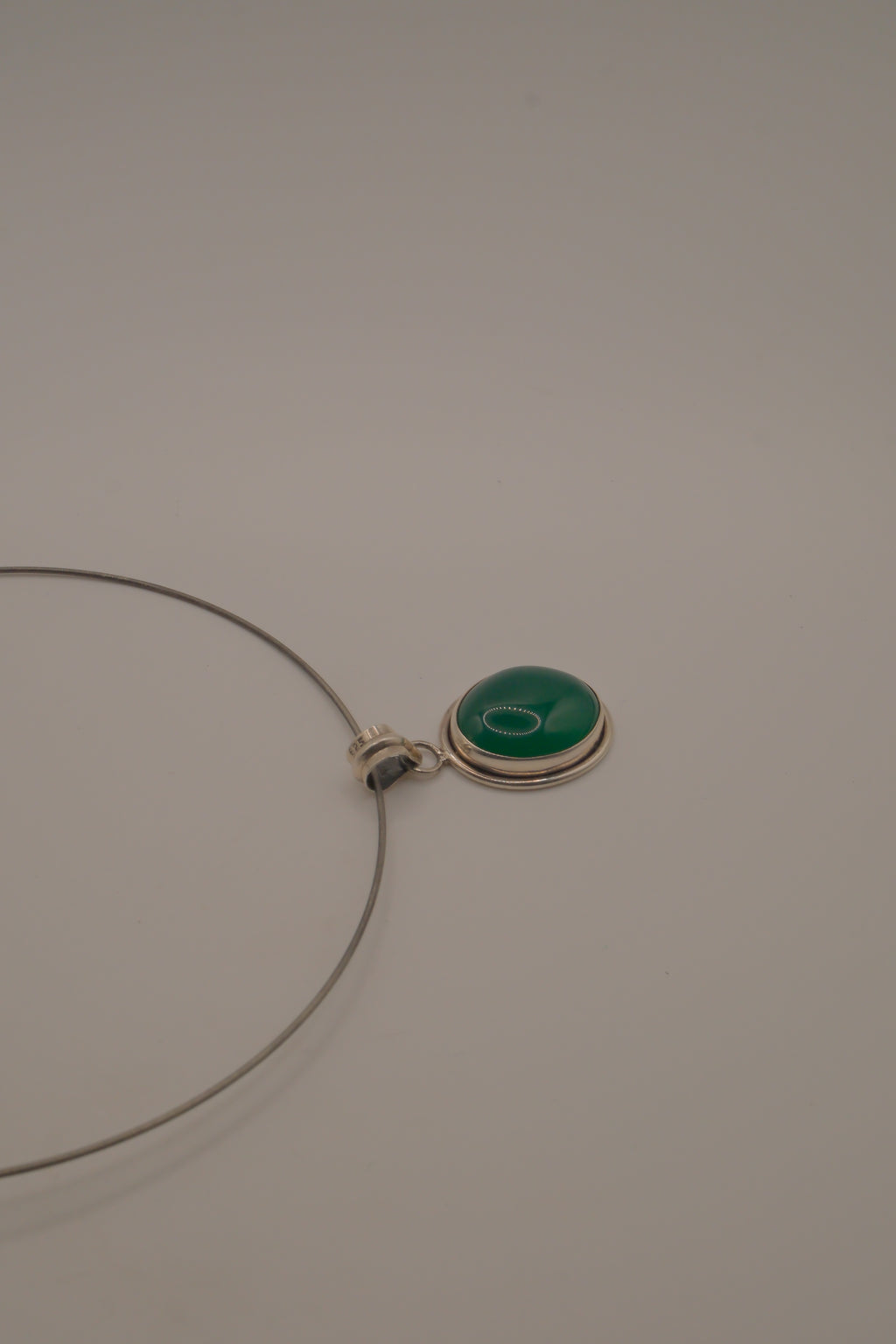 Sterling silver Oval green onyx pendant on silver-tone wire choker