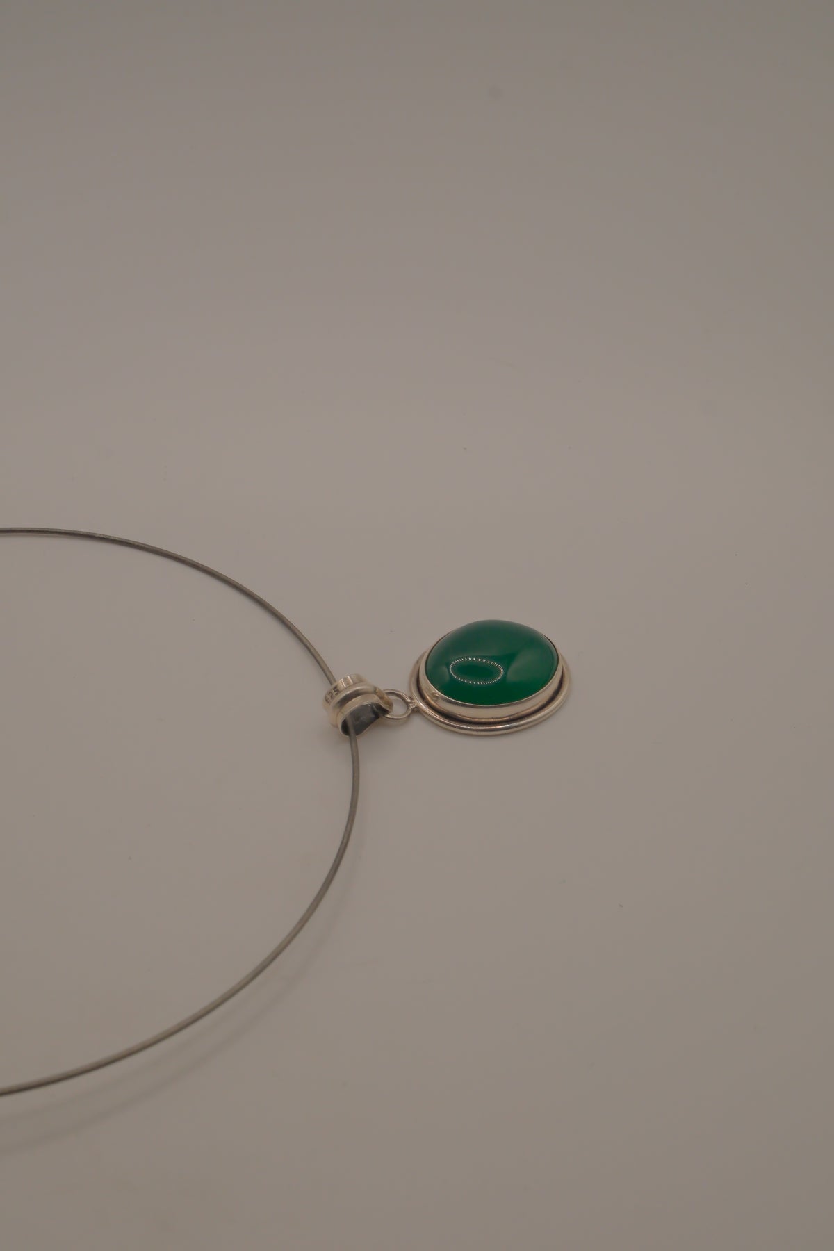 Sterling silver Oval green onyx pendant on silver-tone wire choker