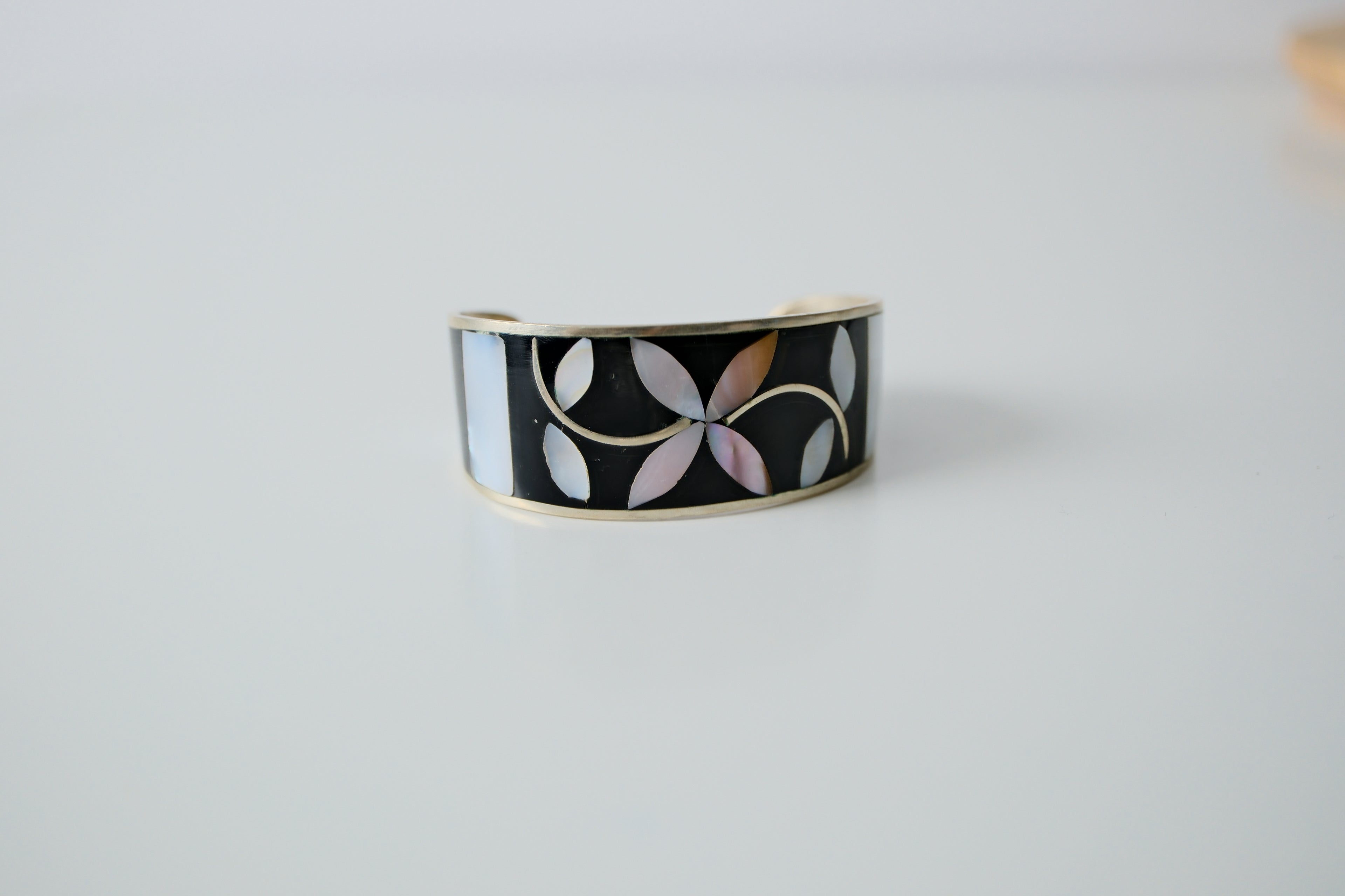 Vintage Sterling Silver Mother of Pearl Inlay Flower cuff bracelet