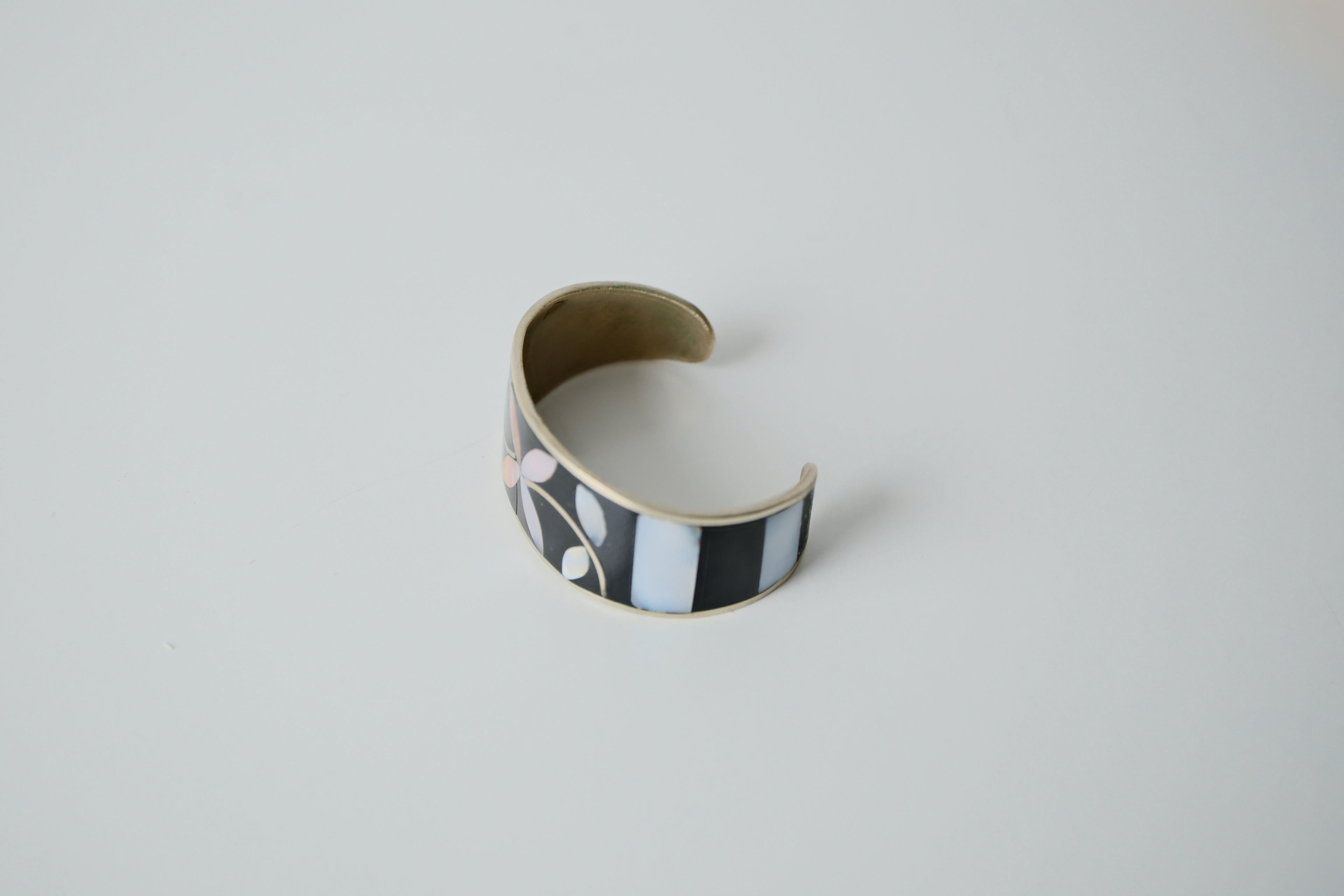 Vintage Sterling Silver Mother of Pearl Inlay Flower cuff bracelet