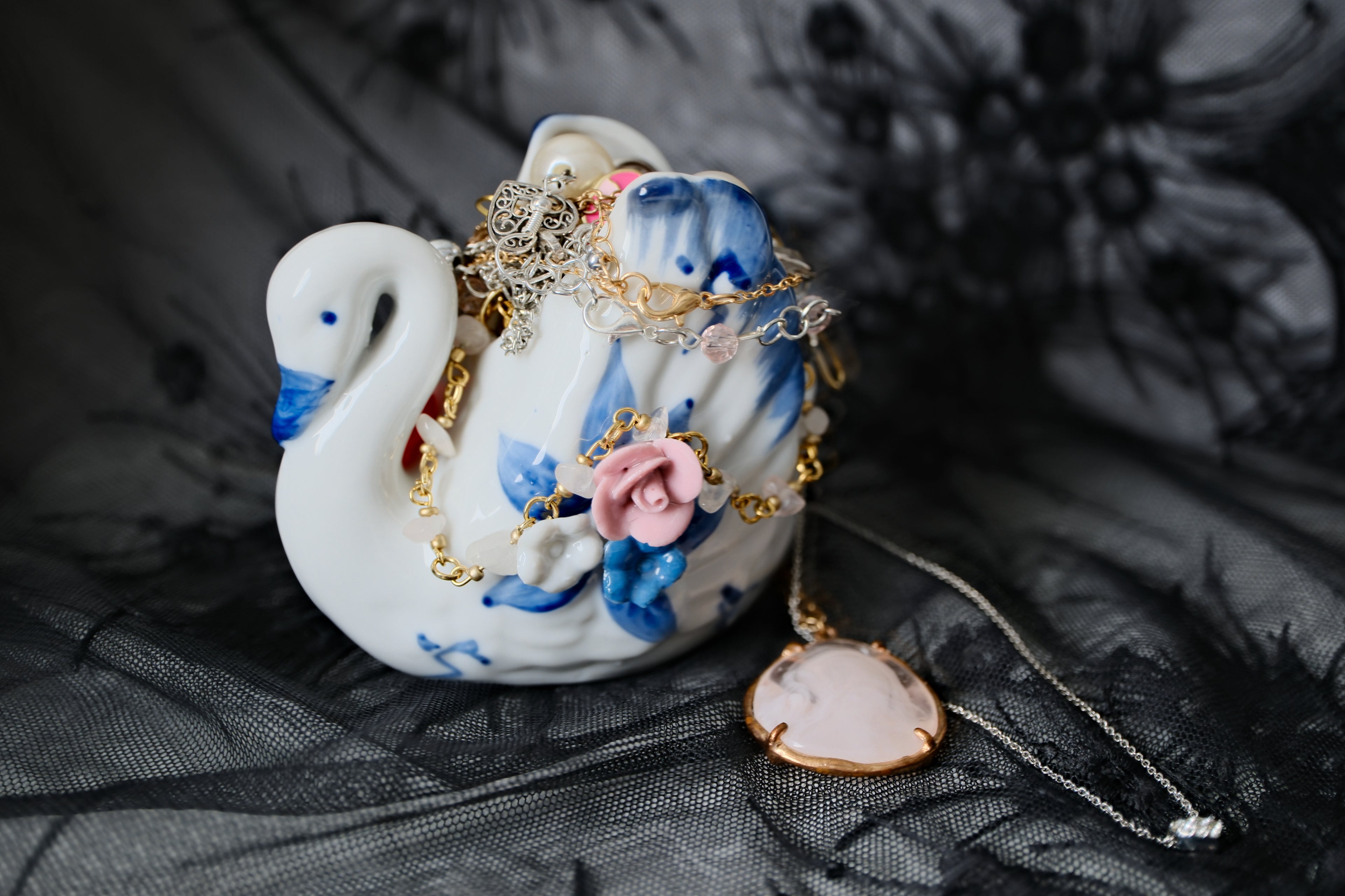 Coquette Swan jar