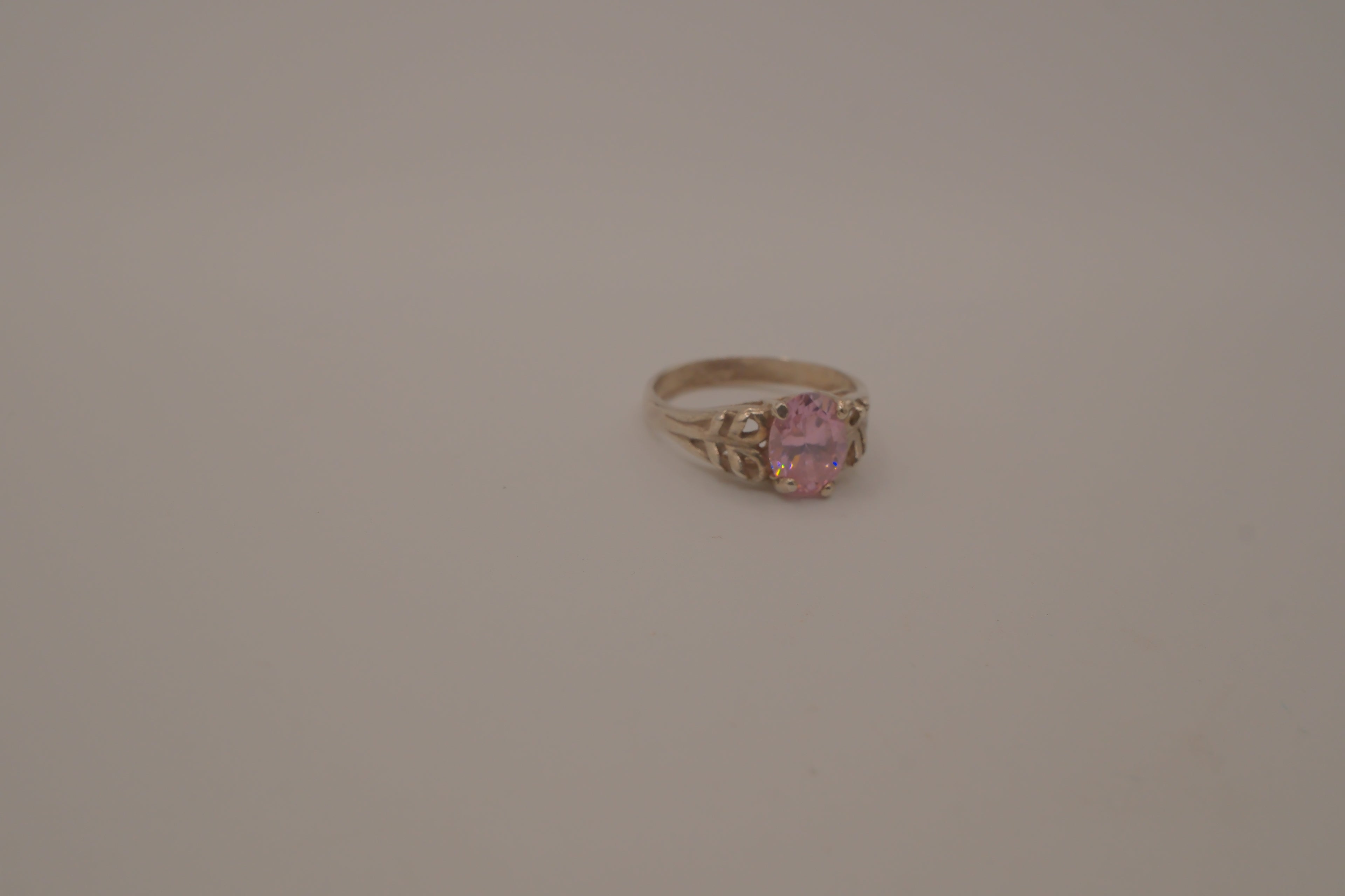 Vintage sterling silver Pink stone openwork ring