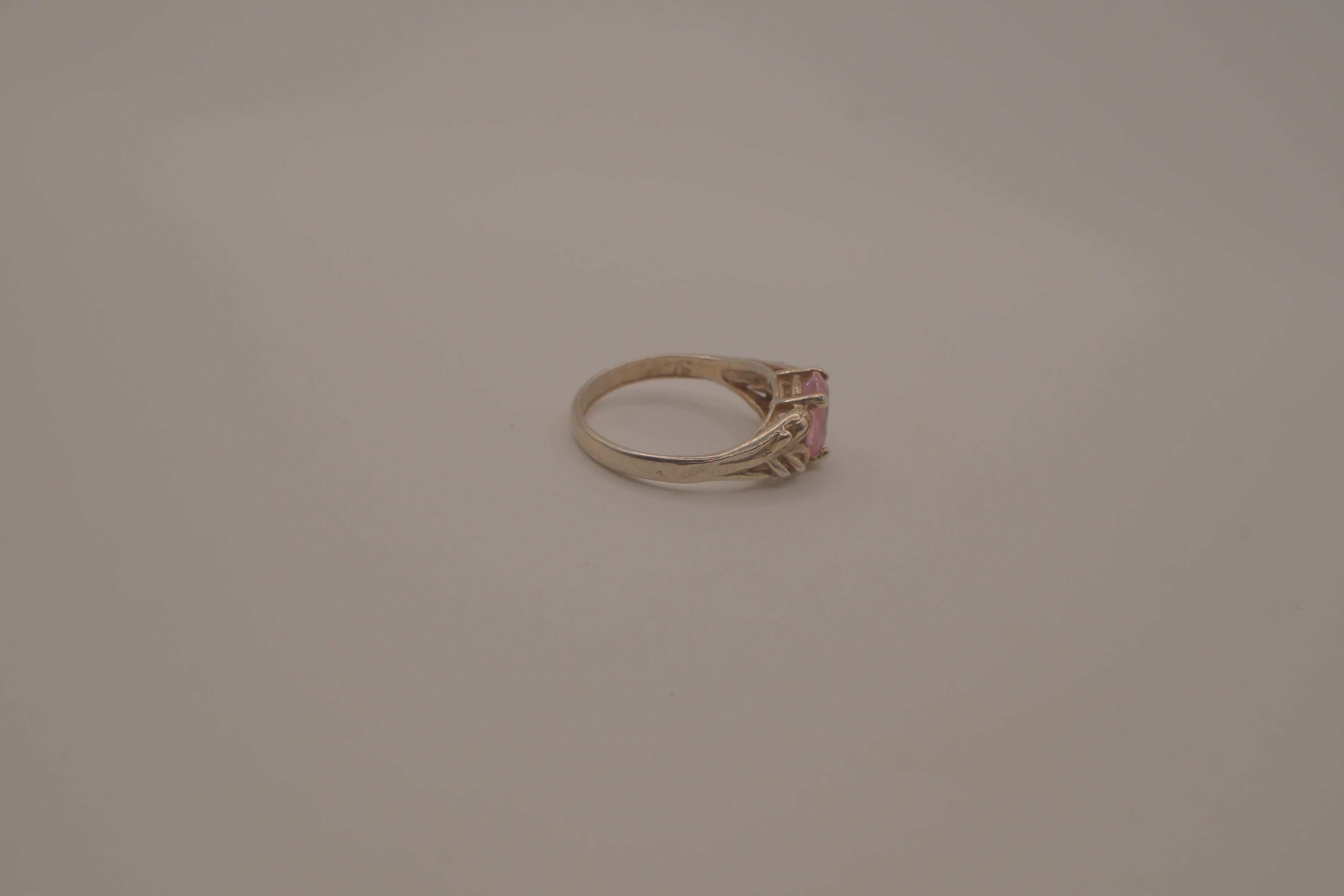 Vintage sterling silver Pink stone openwork ring