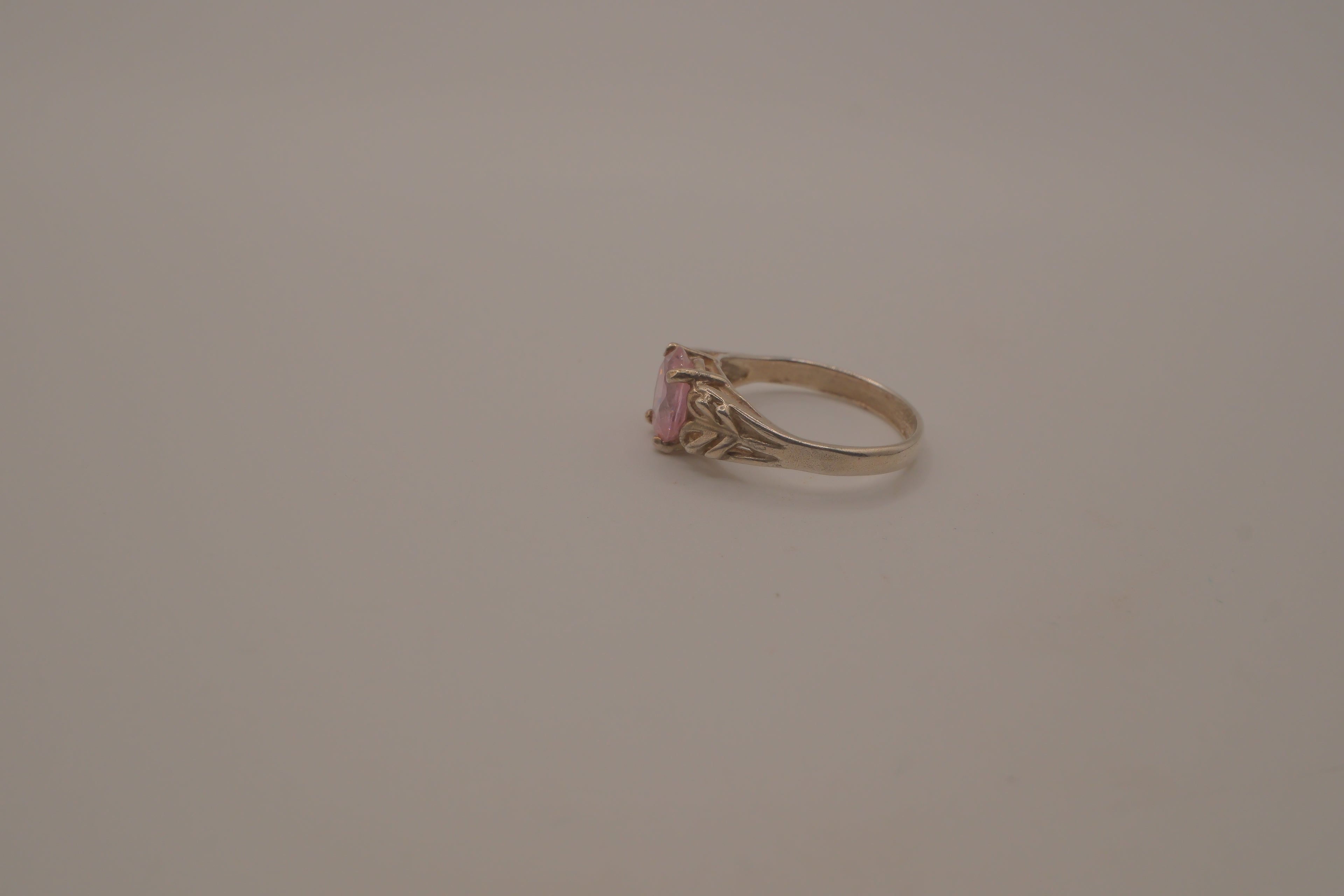 Vintage sterling silver Pink stone openwork ring