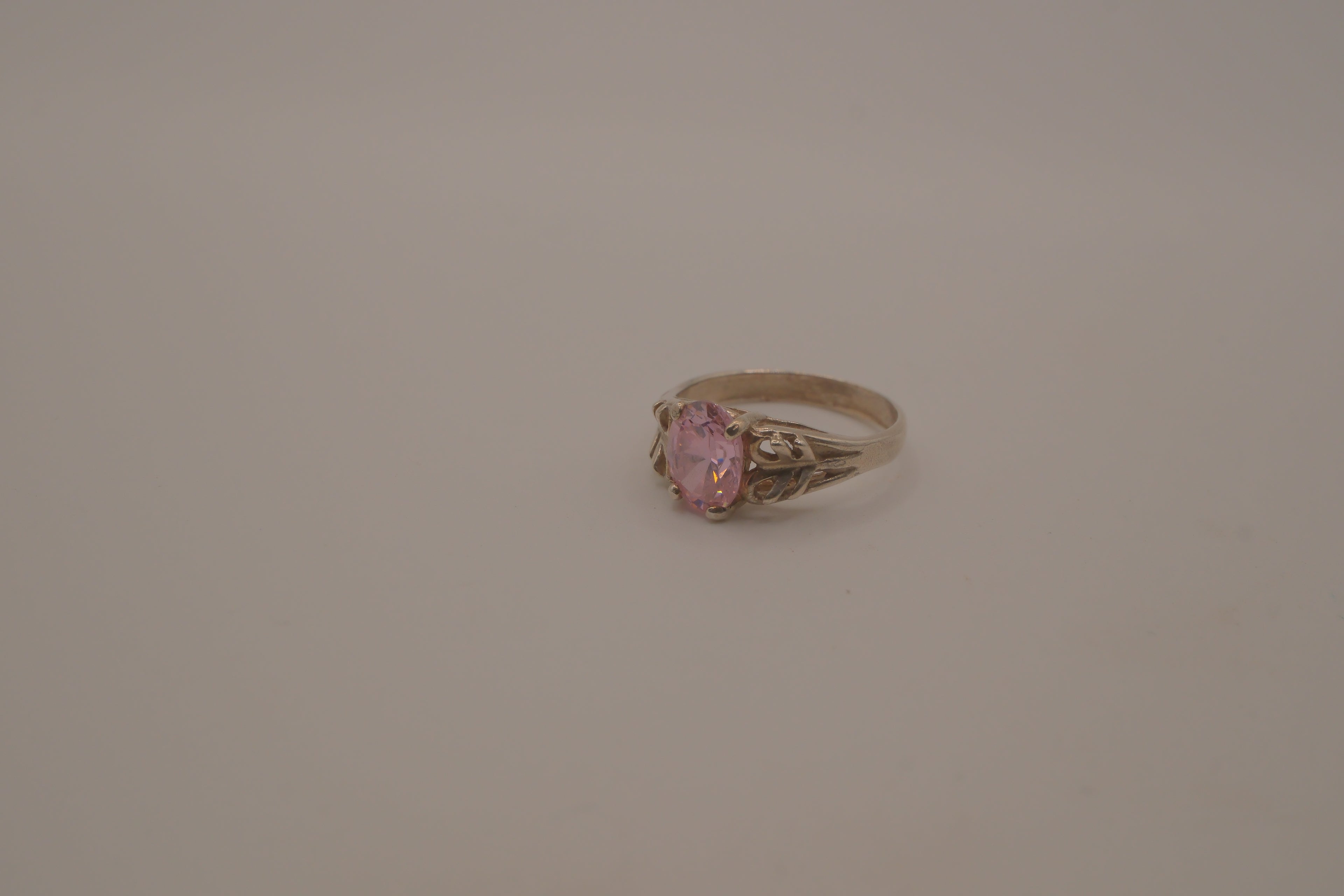 Vintage sterling silver Pink stone openwork ring