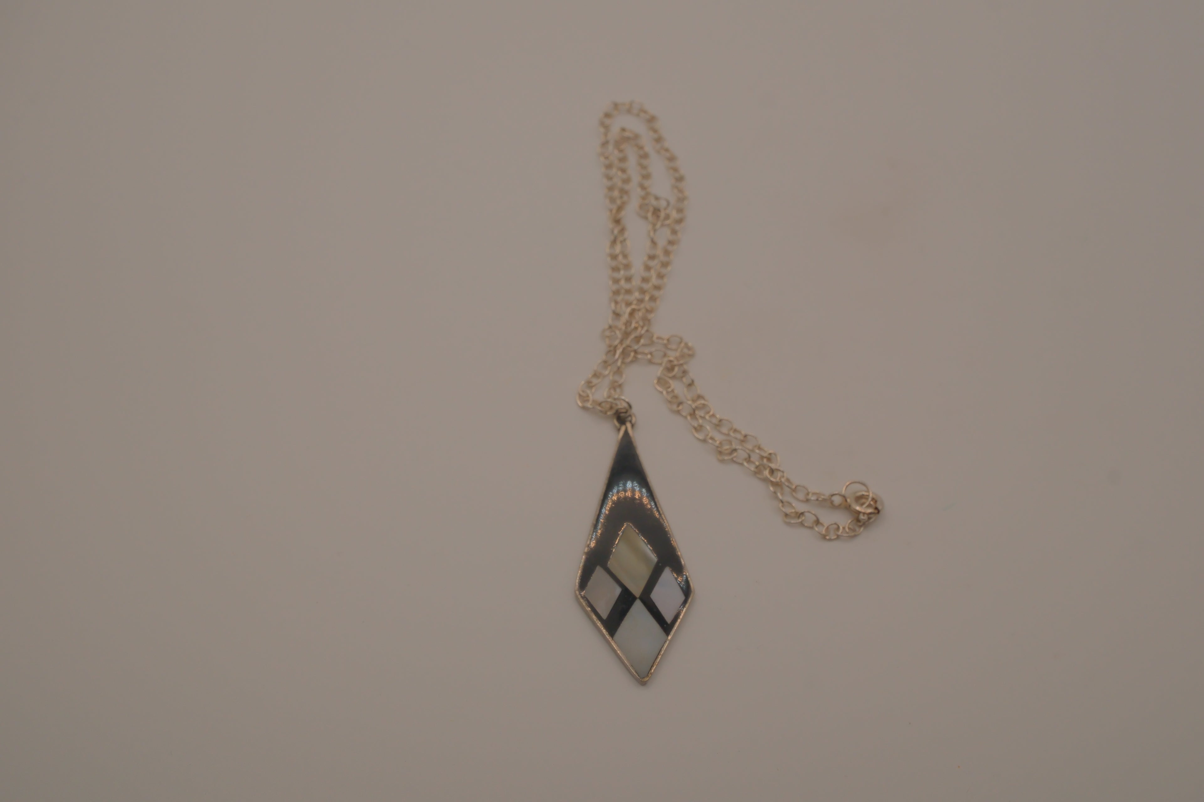 Vintage Sterling silverv mother-of-pearl geometric pendant necklace