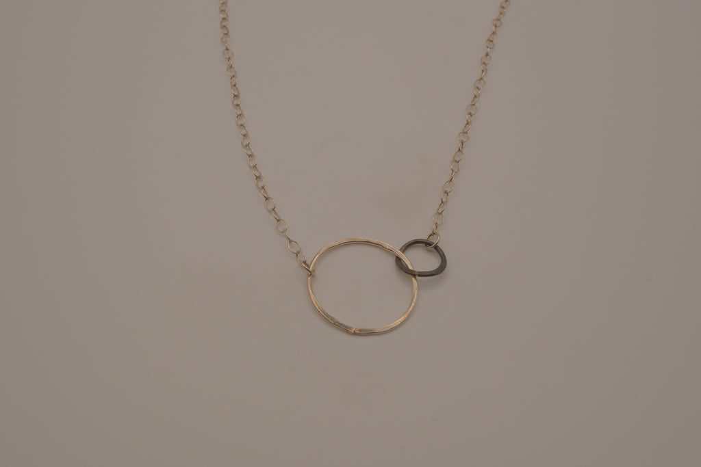 Sterling silverv minimalist interlocking double circle necklace