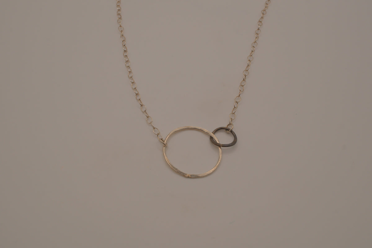 Sterling silverv minimalist interlocking double circle necklace