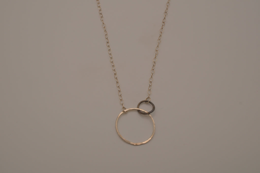Sterling silverv minimalist interlocking double circle necklace