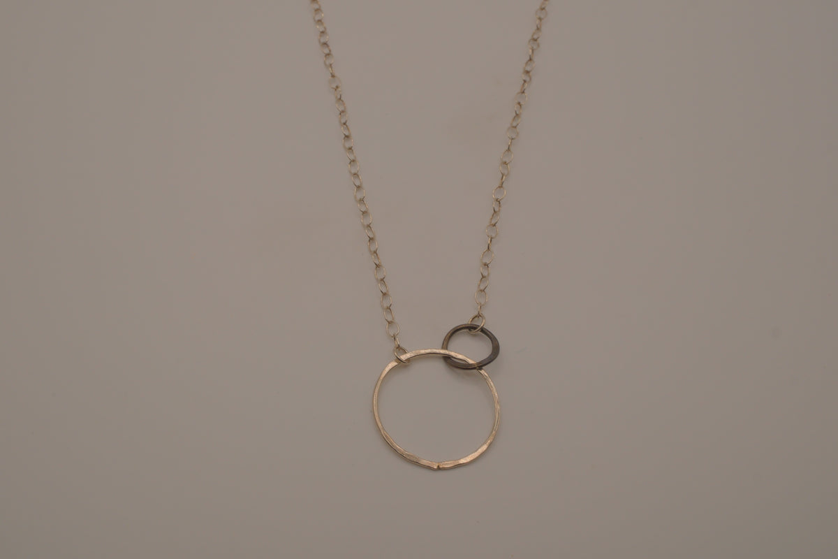 Sterling silverv minimalist interlocking double circle necklace