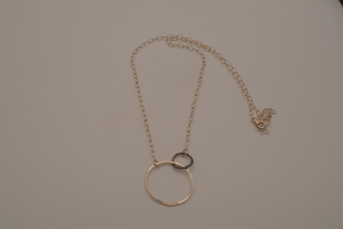 Sterling silverv minimalist interlocking double circle necklace