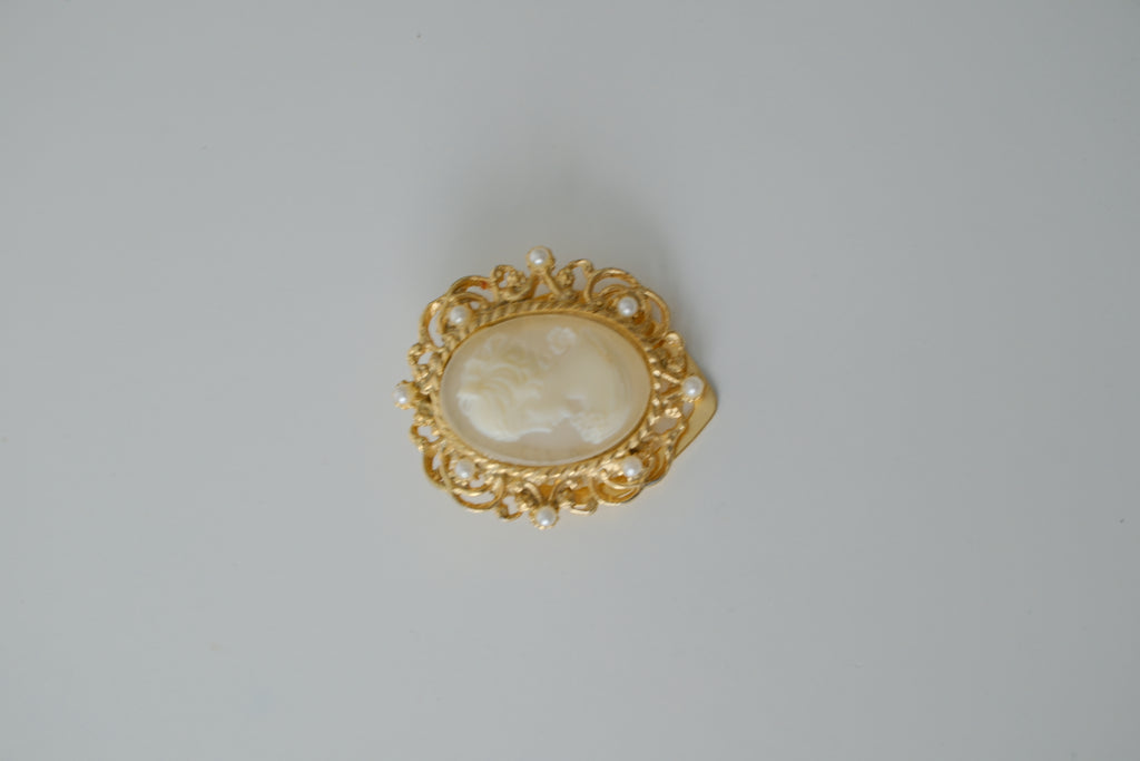 Vintage Florenza gold-tone cameo Scarf Clip