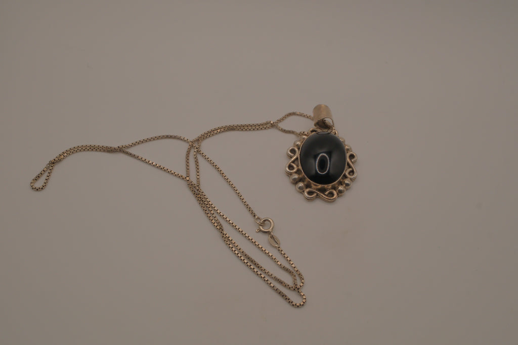 Vintage Mexican sterling silver black onyx pendant necklace