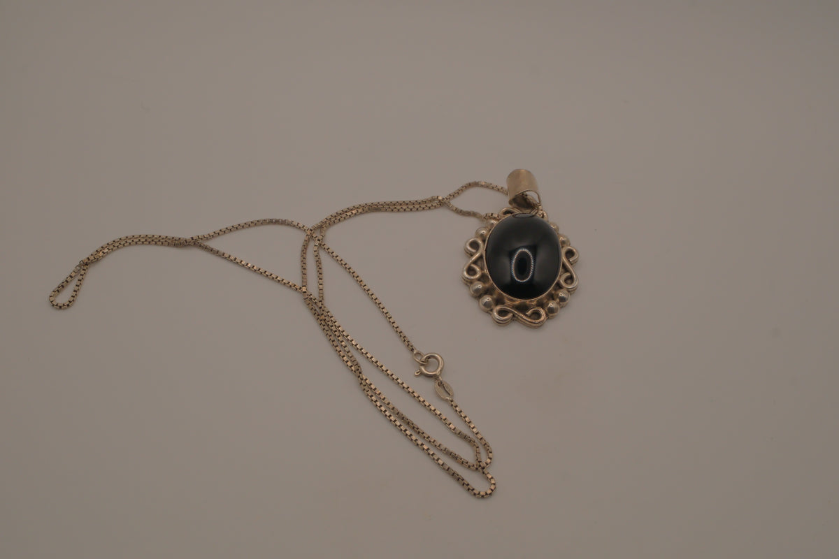 Vintage Mexican sterling silver black onyx pendant necklace