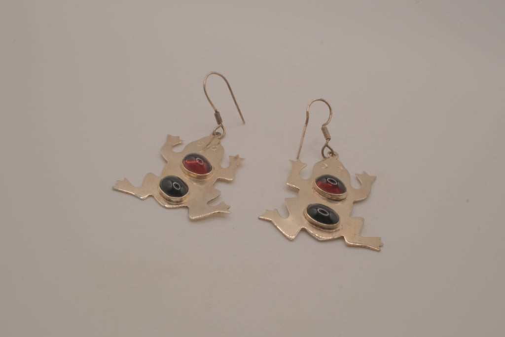 Vintage Sterling silver frog dangle earring