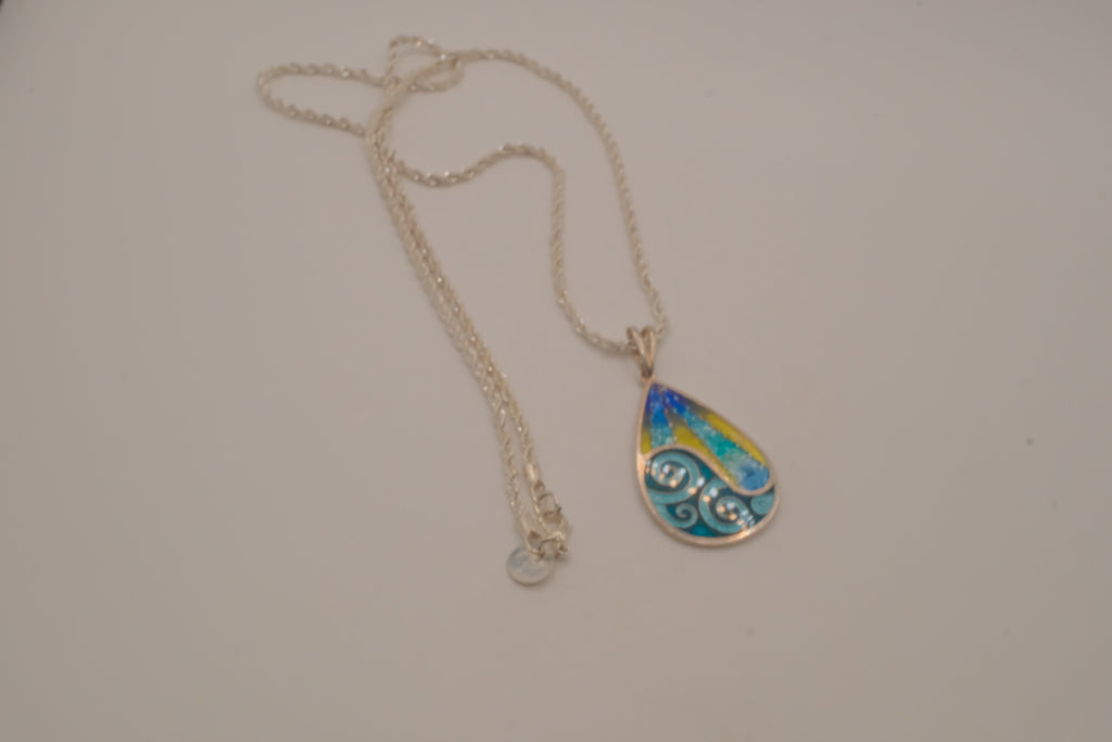 Teardrop-shaped sterling silver cloisonné enamel pendant &nbsp;necklace