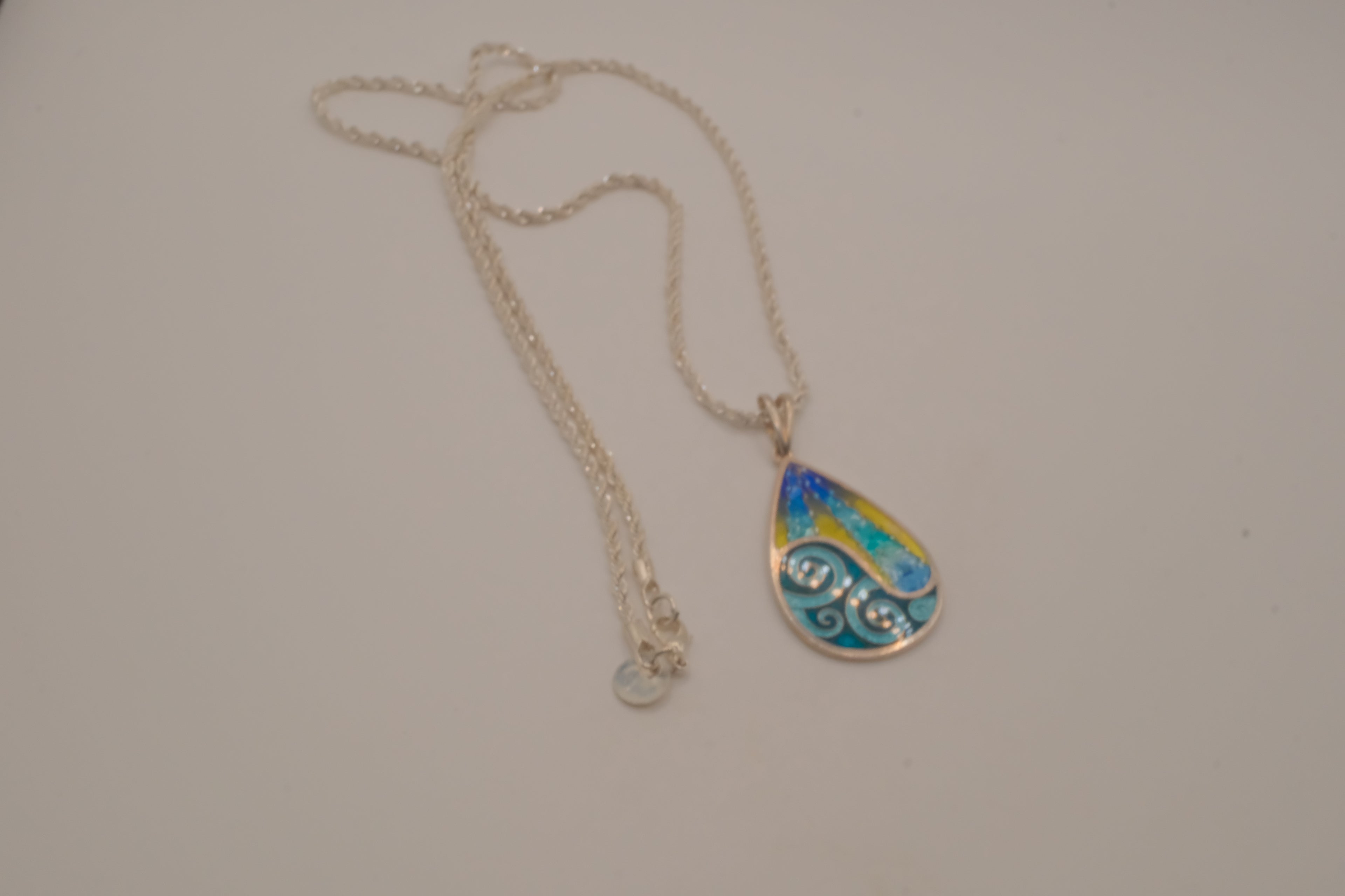 Teardrop-shaped sterling silver cloisonné enamel pendant &nbsp;necklace