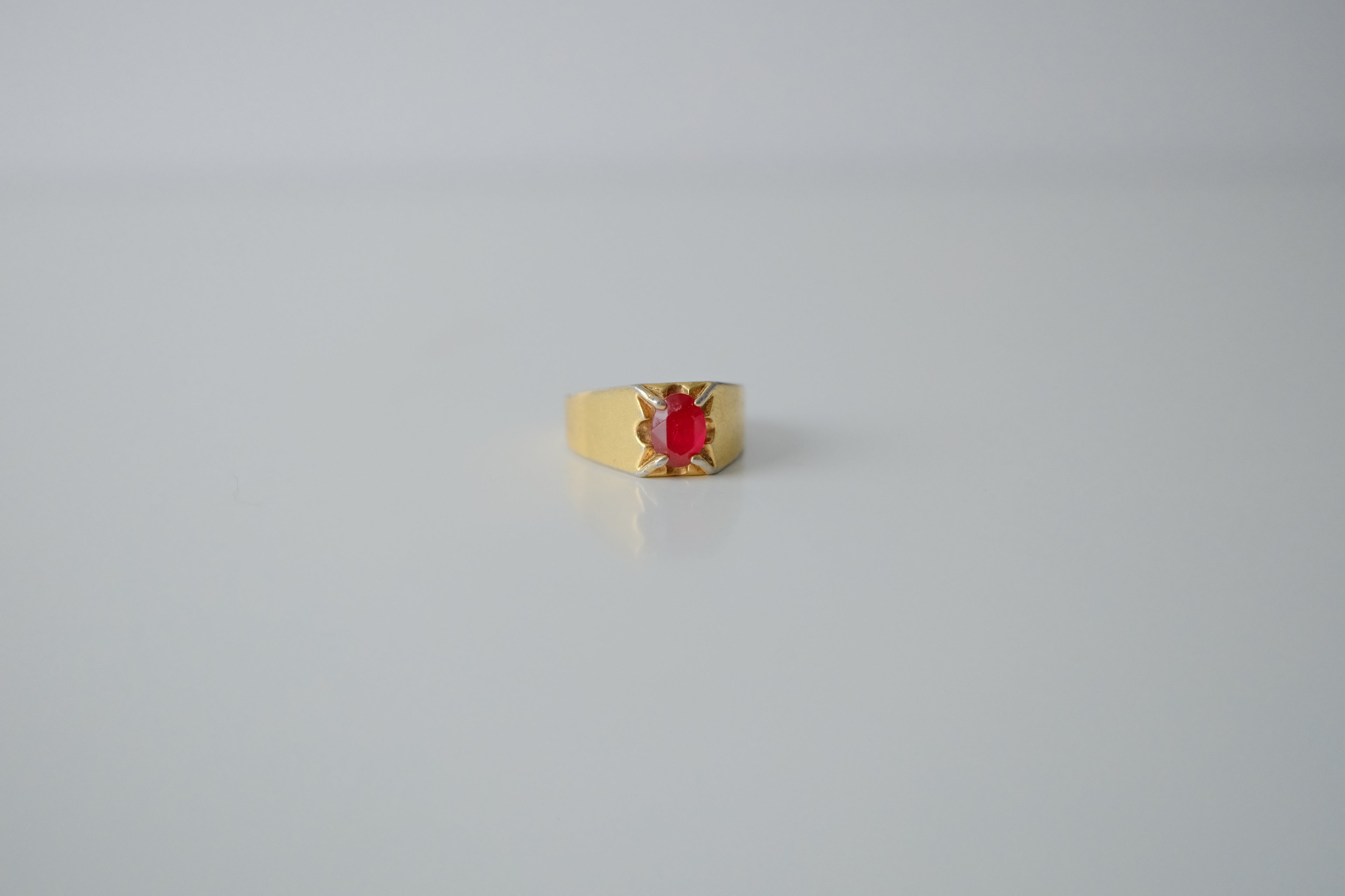 Vintage Gold Red Stone Ring