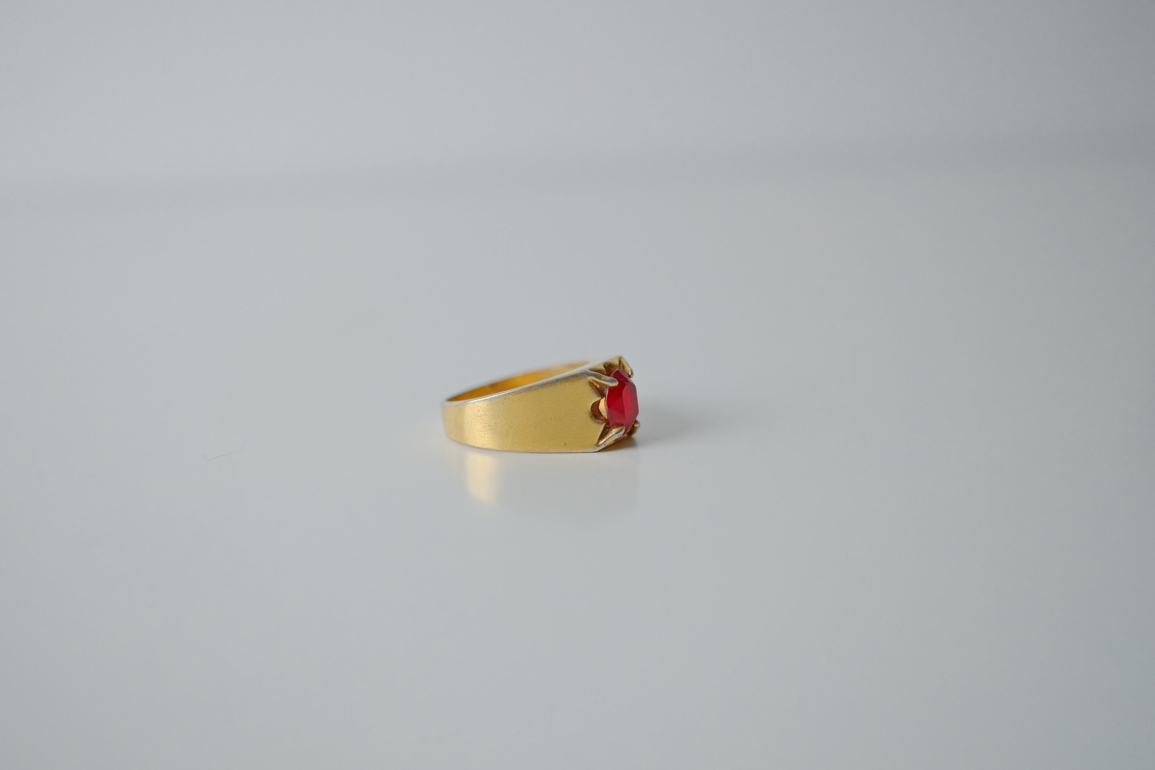 Vintage Gold Red Stone Ring