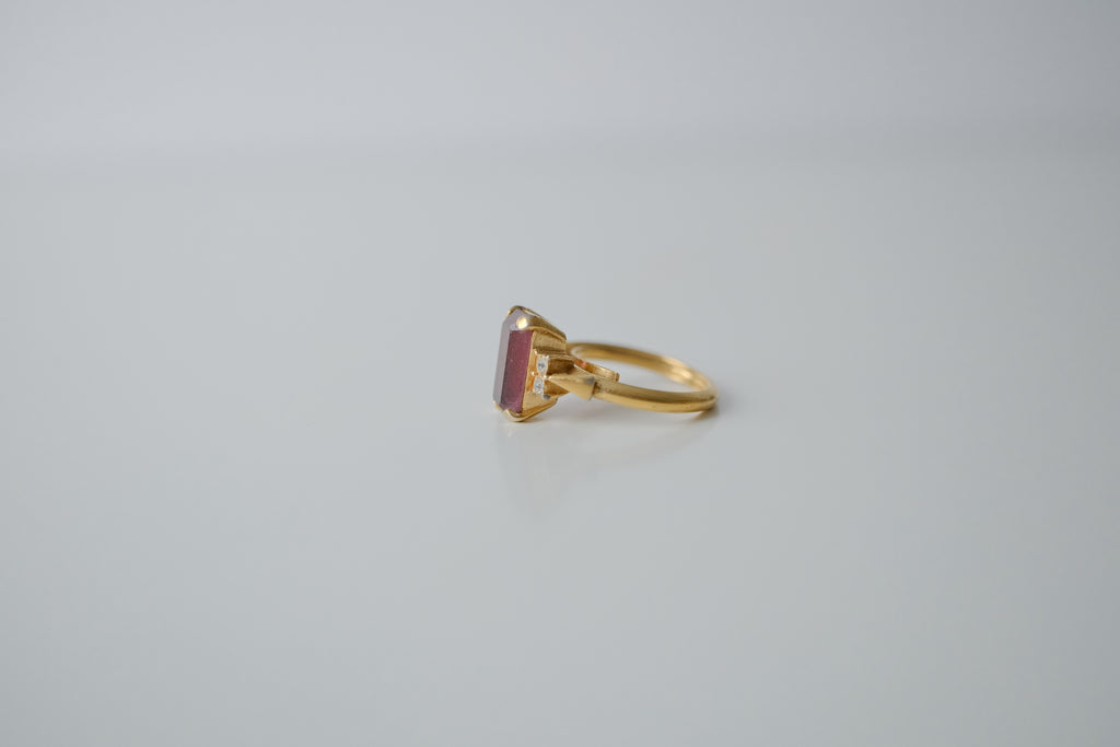 Vintage Avon Gold Tone Ring
