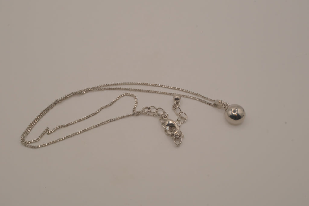 Elegant silver solitaire pendant necklace