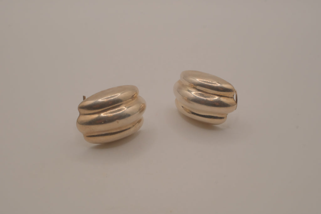Vintage Sterling silver ribbed domed clip on earrings
