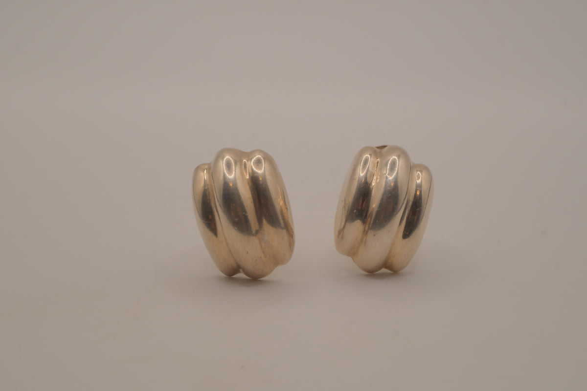 Vintage Sterling silver ribbed domed clip on earrings