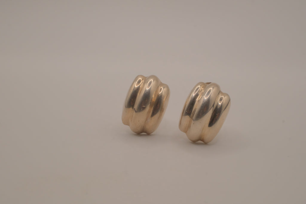 Vintage Sterling silver ribbed domed clip on earrings