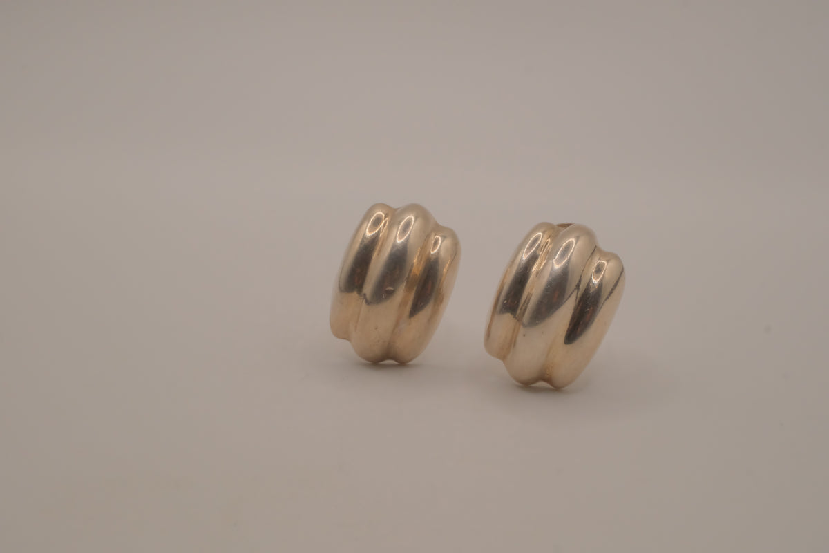 Vintage Sterling silver ribbed domed clip on earrings
