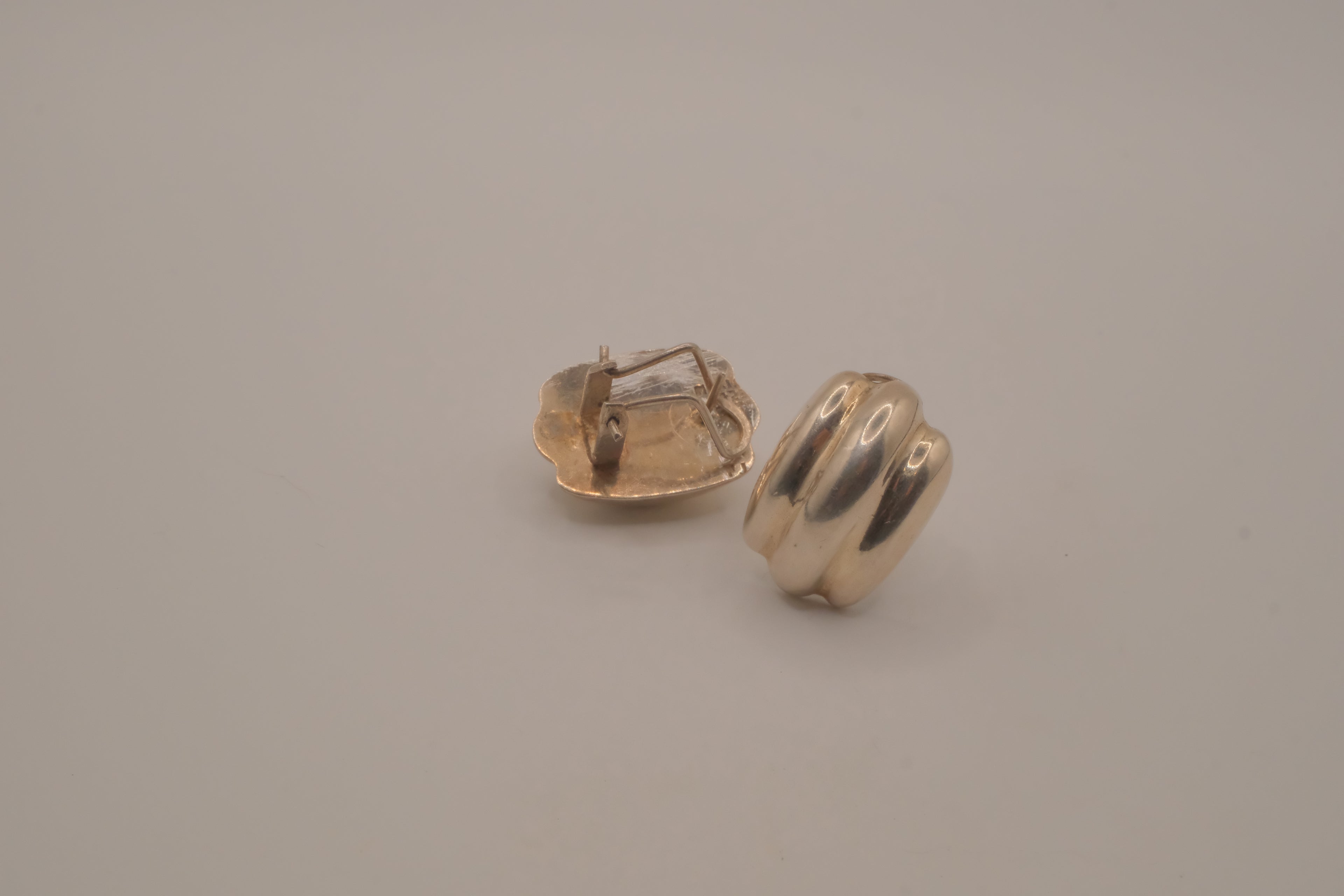 Vintage Sterling silver ribbed domed clip on earrings