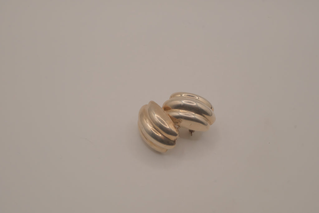 Vintage Sterling silver ribbed domed clip on earrings