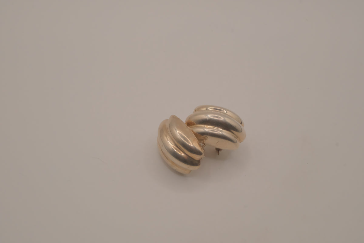 Vintage Sterling silver ribbed domed clip on earrings