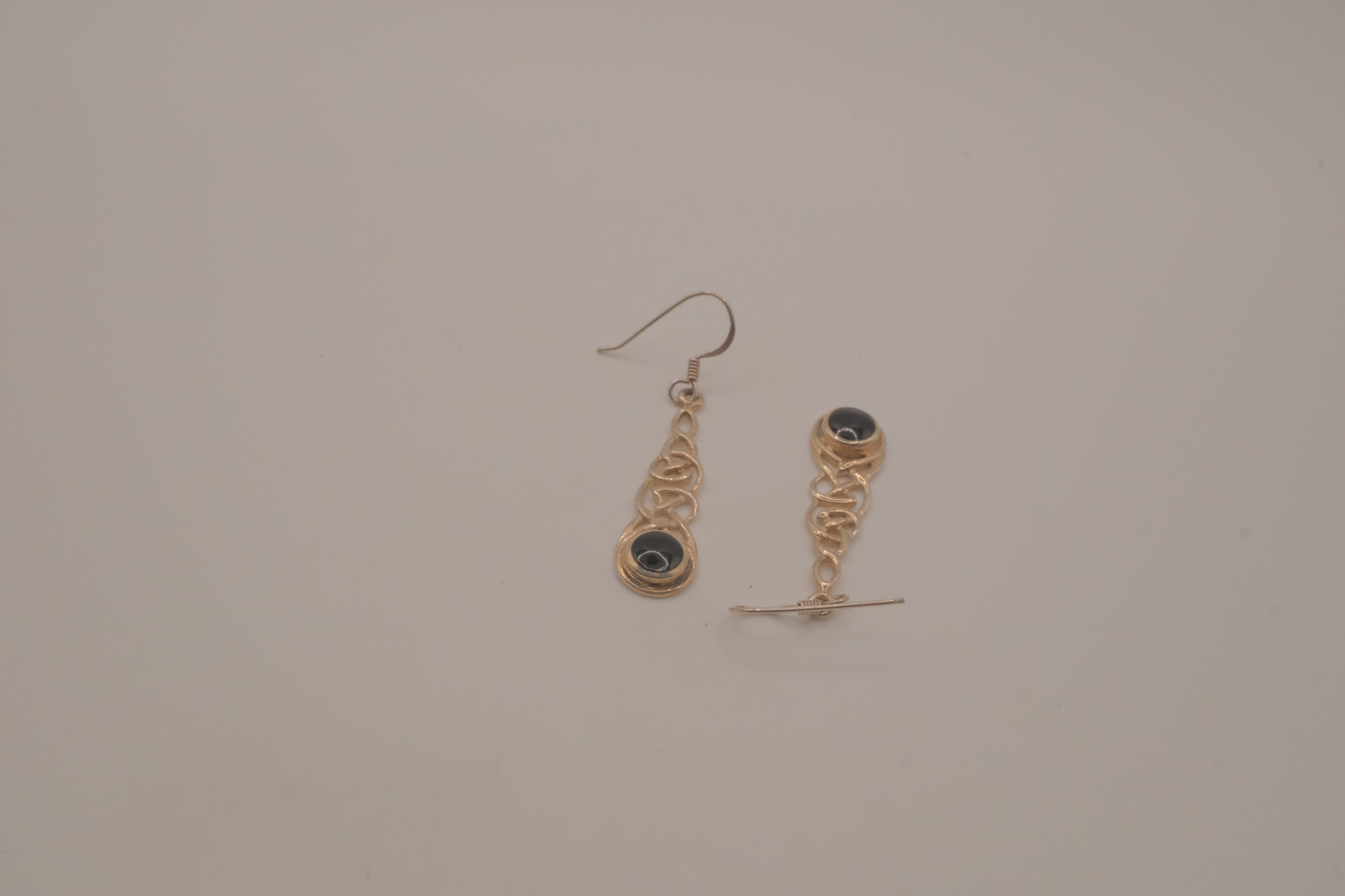 Sterling silver Black Onyx Celtic knot dangle earrings&nbsp;
