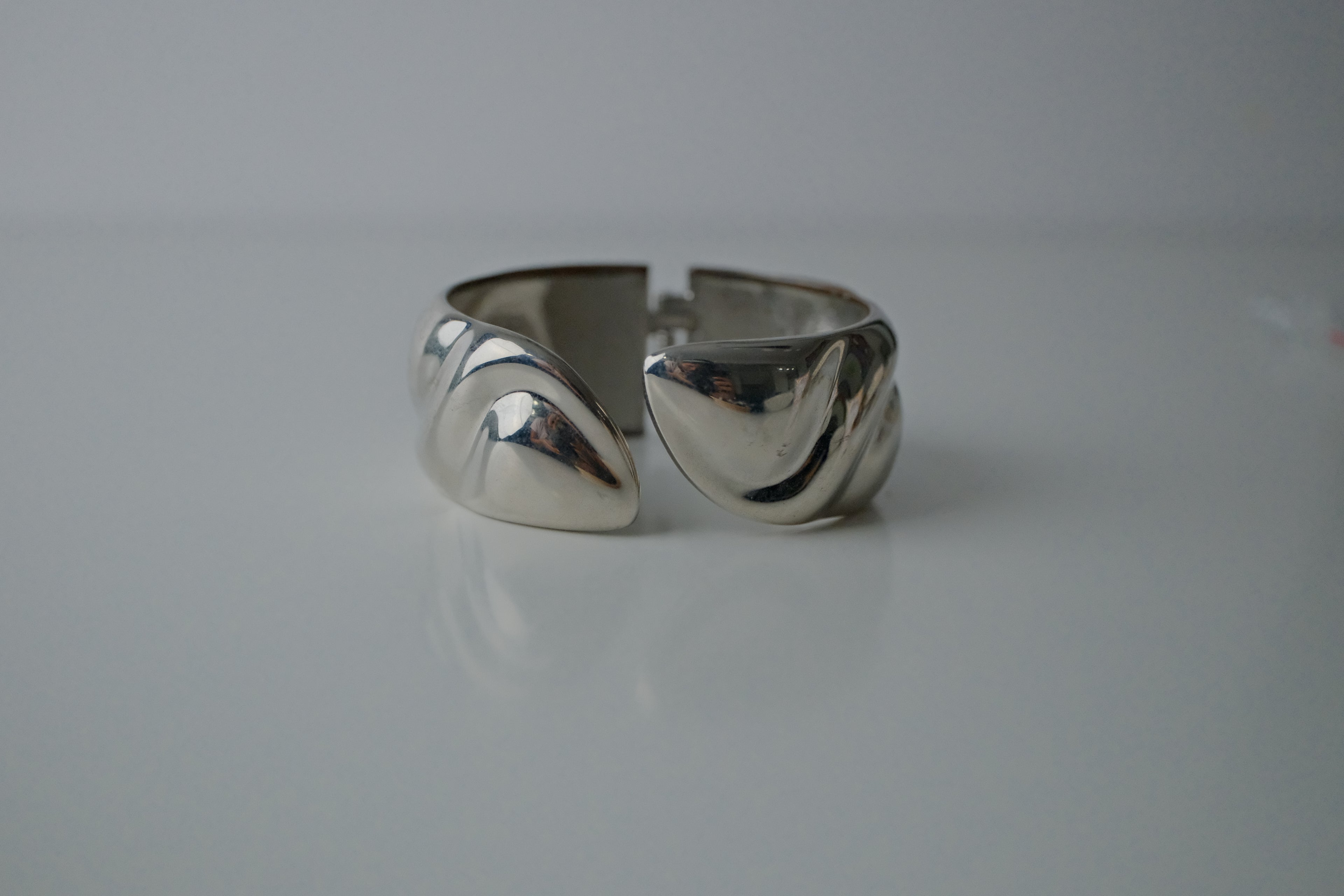 Vintage Silver Modern Hinged Bangle