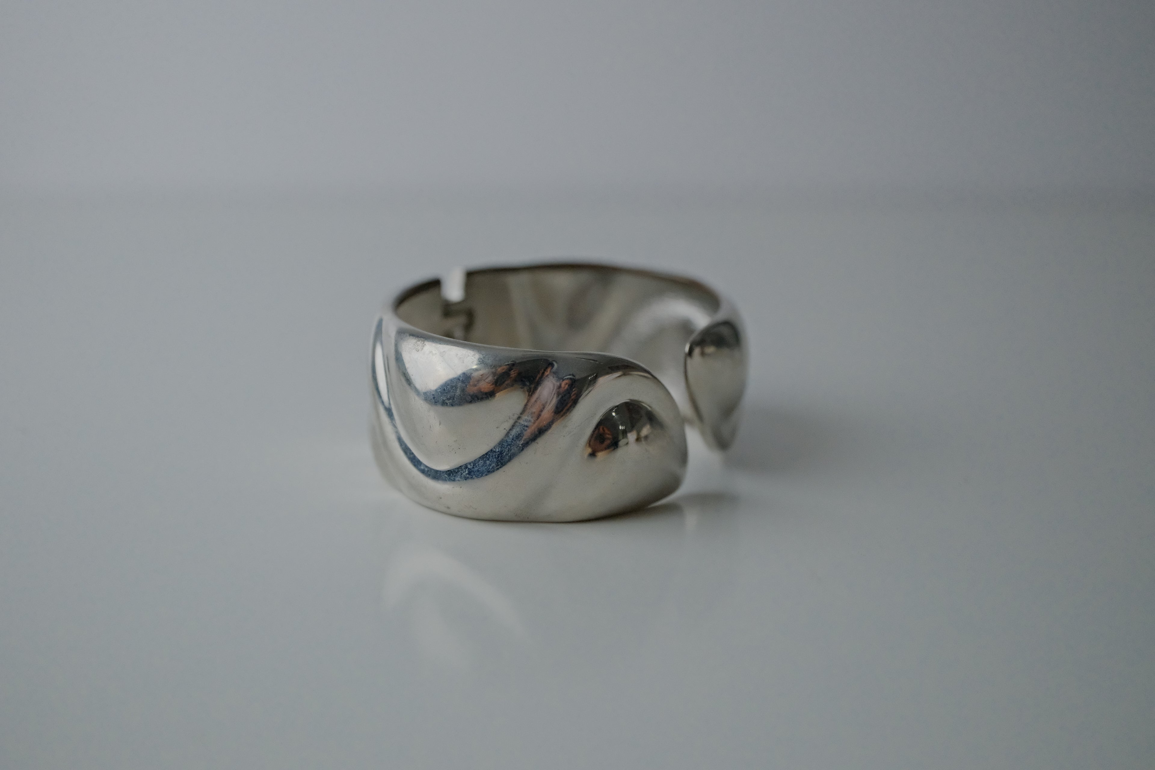 Vintage Silver Modern Hinged Bangle